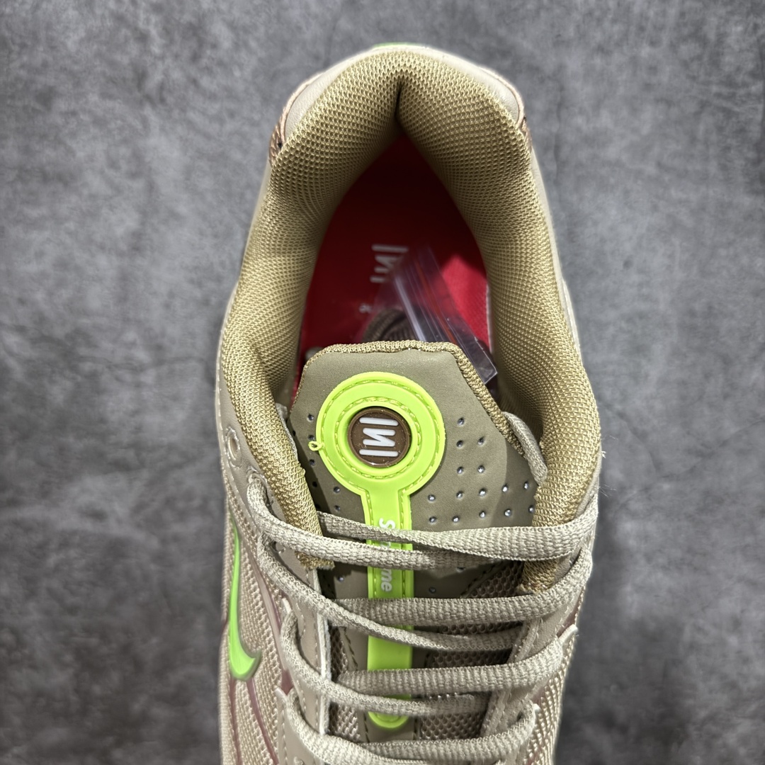 图片[8]-【外贸版】Supreme x Nike Shox Ride 2 SP联名扣篮系列休闲运动鞋.时尚男女篮球鞋缓震慢跑鞋 DN1615 200 Shox系列 舒适与时尚的完美结合，这款现代经典之作，凭借脚跟下方的四个支撑柱和前脚掌的Max Air技术，提供卓越的响应性缓震。鞋面采用真皮与合成革的混合材料，柔软且耐用。此外，鞋身的网眼材料和脚踝周围的通风孔得到了增强，能够保持脚部的凉爽。泡绵中底，橡胶外底。 货号： DN1615-100 尺码： 40-46 编码： T260270-选品中心