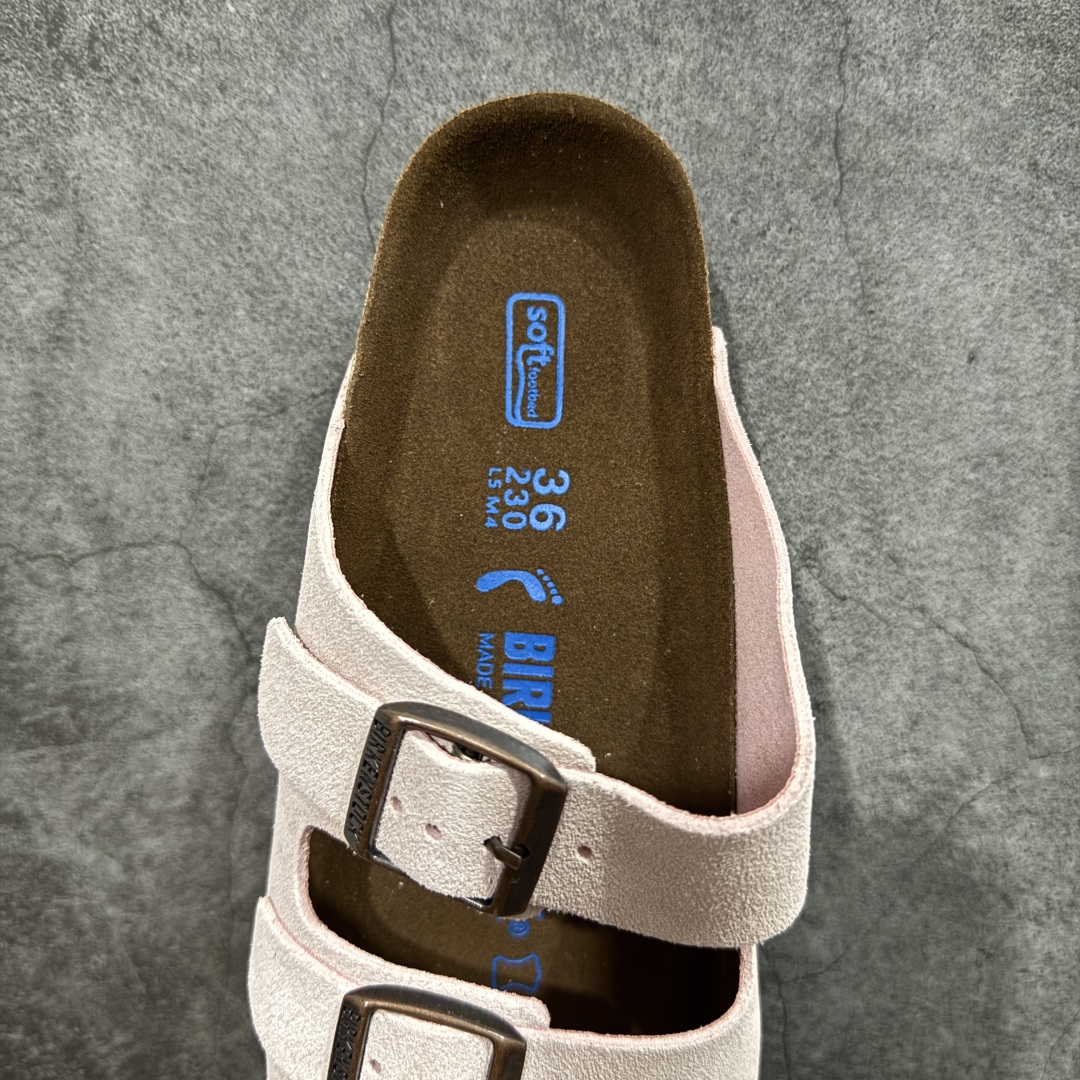 图片[8]-【DC纯原】Birkenstock Arizona 系列勃肯皮革绒面双扣时尚凉拖鞋 牛皮绒面革质地柔软 搭配可调节鞋扣提升穿着舒适度 人体工学设计分散脚部压力 保护脚踝 软木乳胶鞋床具有一定的收缩性 长时间穿着后能贴合脚型 EVA鞋底回弹性和抗张性力高 具有良好的防震、缓冲性 四季皆宜 柔软的鞋床采用额外的泡沫缓冲层 提供额外的舒适感和全天支撑 全网独家首发 源于德国的严谨工艺 牛巴戎面 中层松木 EVA 三层组合大底 优质牛皮面料五金扣 出口订单 尺码：35-44-选品中心
