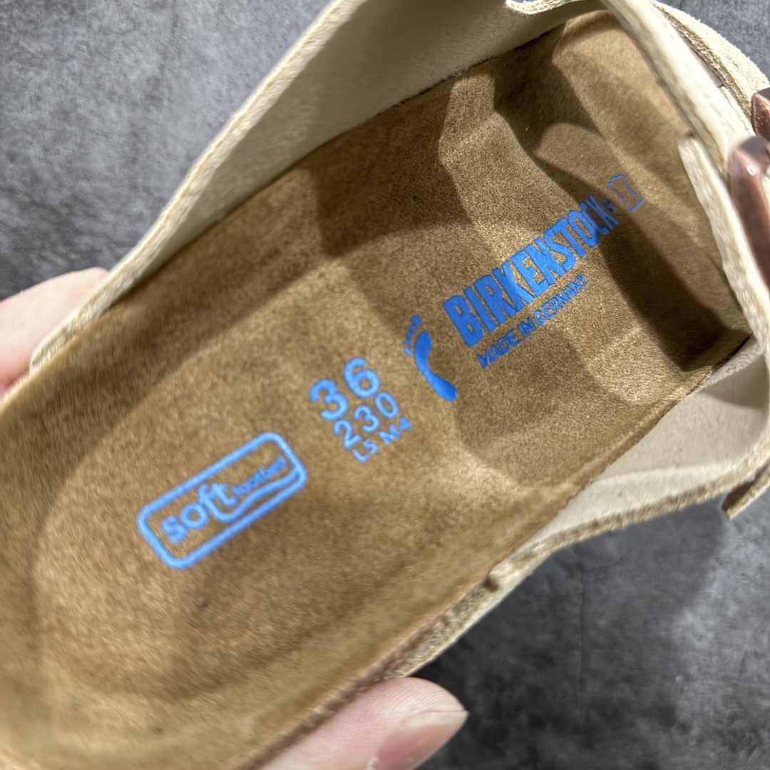 图片[7]-【DC纯原】Birkenstock Arizona 系列勃肯皮革绒面双扣时尚凉拖鞋 牛皮绒面革质地柔软 搭配可调节鞋扣提升穿着舒适度 人体工学设计分散脚部压力 保护脚踝 软木乳胶鞋床具有一定的收缩性 长时间穿着后能贴合脚型 EVA鞋底回弹性和抗张性力高 具有良好的防震、缓冲性 四季皆宜 柔软的鞋床采用额外的泡沫缓冲层 提供额外的舒适感和全天支撑 全网独家首发 源于德国的严谨工艺 牛巴戎面 中层松木 EVA 三层组合大底 优质牛皮面料五金扣 出口订单 尺码：35-44-选品中心