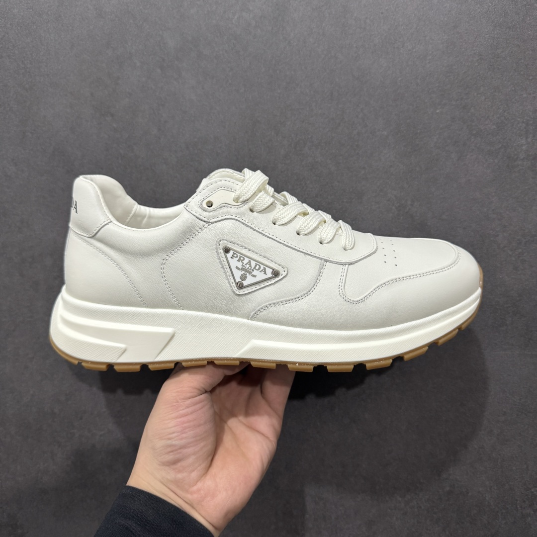 【广东纯原版本】PRADA普拉达 厚底徽标系带运动休闲男鞋系列 #广东大厂品质 专柜同步 大气个性更潮更抢眼更追求档次，它将颠覆旧念，与您共度时尚潮人必备! 面料采用原版进口小牛皮 牛皮内里垫脚 橡胶发泡大底 轻便防滑耐磨 脚感舒适 款式耐看做工精细 配以简洁利落的鞋楦 彰显男人的果敢和硬朗 尺码：38-44（皮鞋码）-选品中心