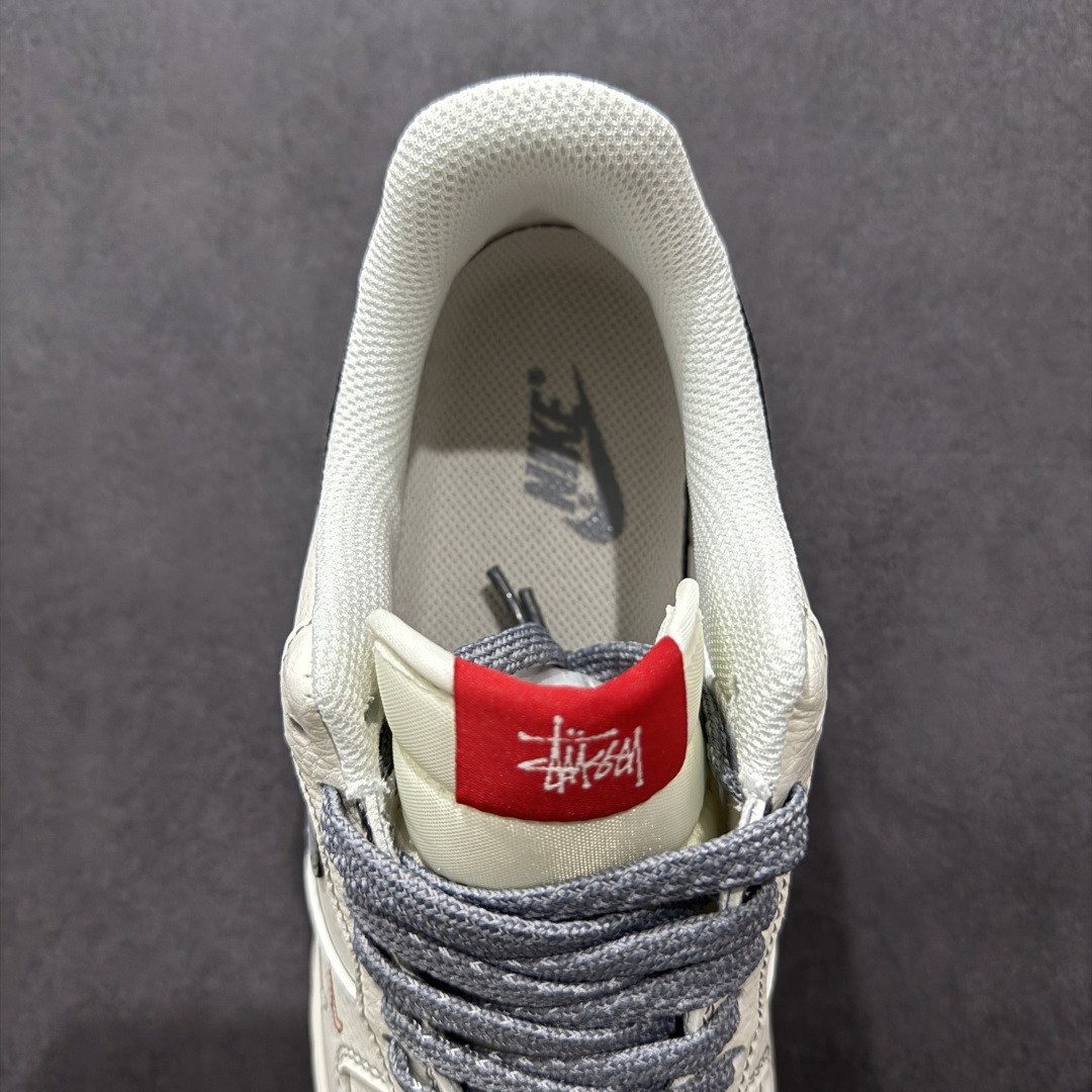 260  【定制版】Nike Air Force 1'07 Low 斯图西联名 双拼灰勾 空军一号低帮休闲板鞋 HH7518-037