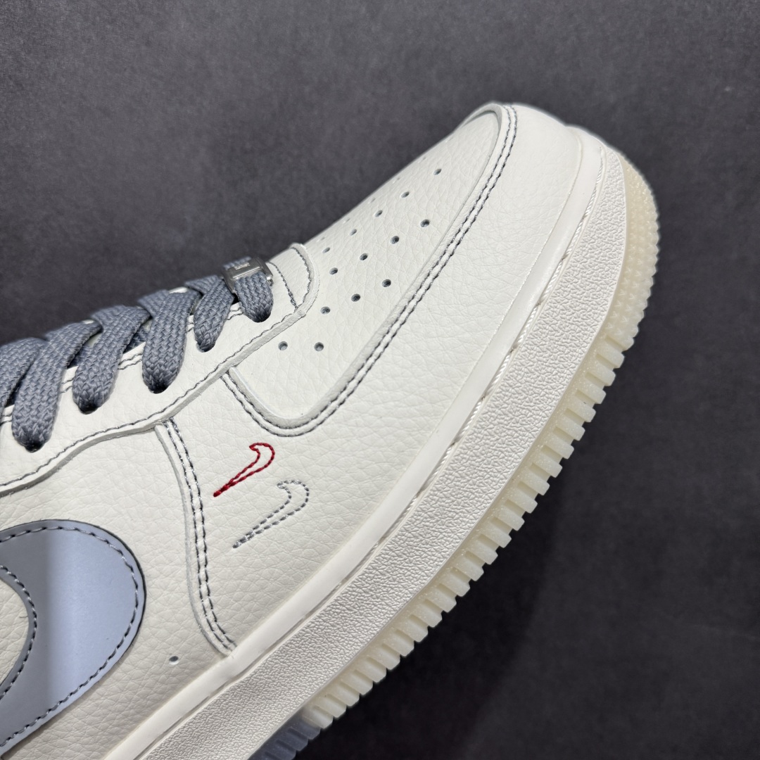 260  【定制版】Nike Air Force 1'07 Low 斯图西联名 双拼灰勾 空军一号低帮休闲板鞋 HH7518-037