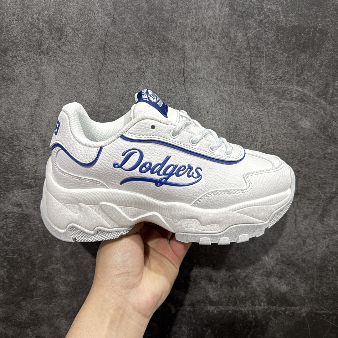 【纯原版】韩国洋基队NY大标潮流老爹鞋 MLB小白鞋市面上唯一顶级纯原版本 原材料打造 原楦原档案数据开发版型 完美鞋头弧度/后套收口效果🆚市面文案版本‼️ 原厂立体填充鞋舌海绵 中底注胶孔原数据开发模具大底原厂转印标 ins 抖音 快手 小红书网红老爹鞋 韩国洋基队NY大标潮流老爹鞋 内增高6cm 原厂1:1模具开发 原厂进口纳米材质 原厂 全套手提袋 原盒雷射防伪标包装 天猫订单品质 官网尺码35 36 36.5 37.5 38 38.5 39 40 40.5 41 42 42.5 43 44 45-选品中心