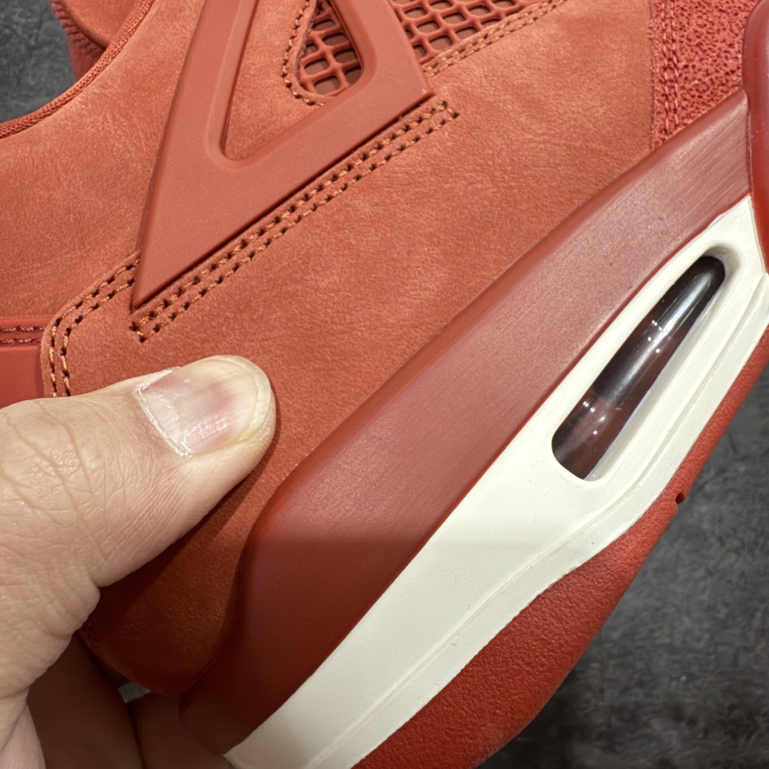 图片[4]-【美版GX纯原】Nigel Sylvester x Air Jordan AJ4 “Brick by Brick” 联名红砖 货号：HF4340-800 全新批次 重点区分市面 真正砖面纹路 区别市面版本 正确细节 卡色无色差 GX原数据精心打造 原厂材质 超弹硅胶材质 内层不织布补强 补强为硅胶提供更强耐久性 避免断裂 圈内最强四代 独家外贸特供尺码含 45.5 49.5 50.5 耗时半年巨作 全套原纸板楦头开发 原厂特供皮料加持 确保原汁原味 完美呈现四代版型 一比一鞋头弧度高度鞋身弧度 数据细节工艺流程均保持原鞋一致 原厂TPU网格鞋带扣 正确内里网布 菱角分明不变形无多余毛边 柔软性质感一致于原鞋 市场唯一原厂鞋扣模具 背面可见隐藏注塑口 原厂织唛标 原厂飞人电绣工艺 尾指中部跳三针 独家绑鞋带手法 印刷中底布 四线拉帮 米色美纹纸贴合固定 进口港宝加持 后跟自然饱满 全鞋荧光划线卡点 追求极致完美 每一双都是工艺品 多重QC质检 超越公司货的品控标准 实实在在的免检产品 …… 以纽约市标志性的红砖为主题，这也是 Nigel 致敬家乡的方式，象征了他 BMX 事业的起点。整体鞋款有着醒目的橙红色调，多种皮革材质的应用又带来丰富的视觉层次，细腻的质感拼合，凸显了这双鞋不同于常规的身份。除了鞋头带有一个小小的 Swoosh 外，这双鞋还将后跟巧妙的改成了 BIKE AIR，为 Air Jordan 4 经典鞋型加入了新的元素，让熟悉这个鞋型的玩家有更为新鲜的视觉体验。同时，从官图可以看出，AJ4 标志性的透气网格下，暗藏 3M 反光设定，弱光环境中也能释放出高亮警示，对于骑行来说也是必备的安全举措。鞋盒封绘也采用红装图案诠释，进一步回应主题。 尺码：40 40.5 41 42 42.5 43 44 44.5 45 46 47.5 48.5-选品中心