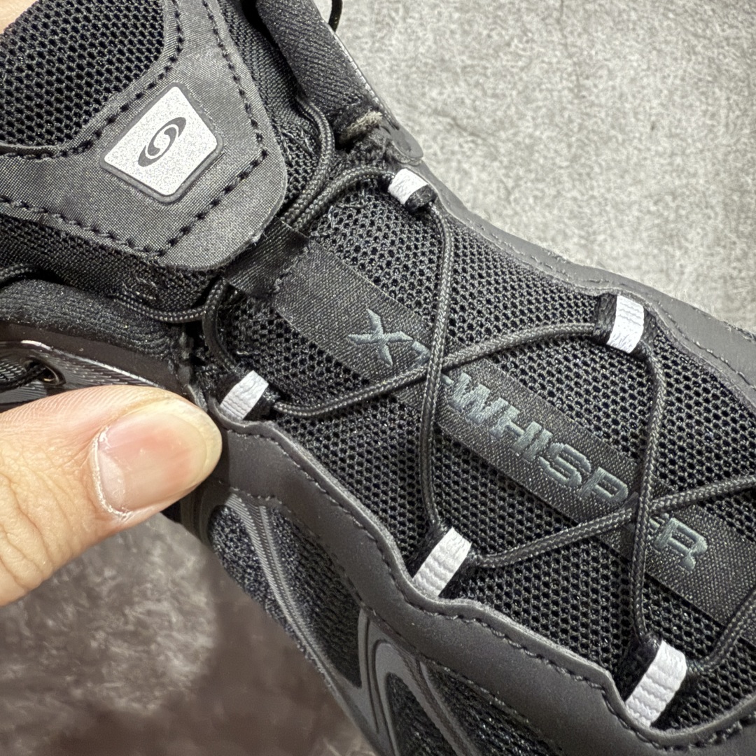 图片[6]-【绿x版】Salomon 萨洛蒙XT-Whisper 户外 休闲 运动鞋 跑鞋 477620 原版购入开发 做货 Salomon 对 XT-WHISPER 鞋面设计进行了升级，以多种鞋面材质，构造了丰富的鞋面层次，为鞋款增添摩登现代感。鞋款独特的波浪形 Sensifit系统设计勾勒出鞋身的流动感线条，并结合标志性的Quicklace™ 快速系带系统，保障全鞋舒适包裹感。结合 Contagrip® 大底，在保留鞋款功能性的同时多维度诠释城市户外型格 配送专柜精美包装🛍📦 面料 ： 原版定制进口网面+牛皮 内里 ： 原版进口透气网里 鞋底 ： 原版开模防滑橡胶材质 底厚 ：3.5CM 尺码： 36-46-选品中心