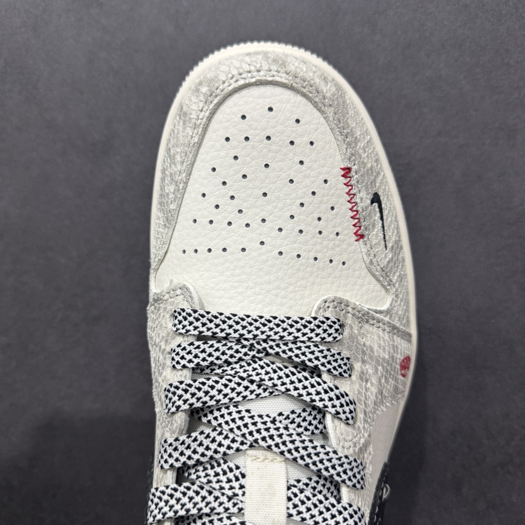 280  【定制版】Air Jordan 1 Low AJ1 乔1蛇年限定 双拼黑蛇鳞 高端定制 低帮复古篮球鞋 SJ9950-055