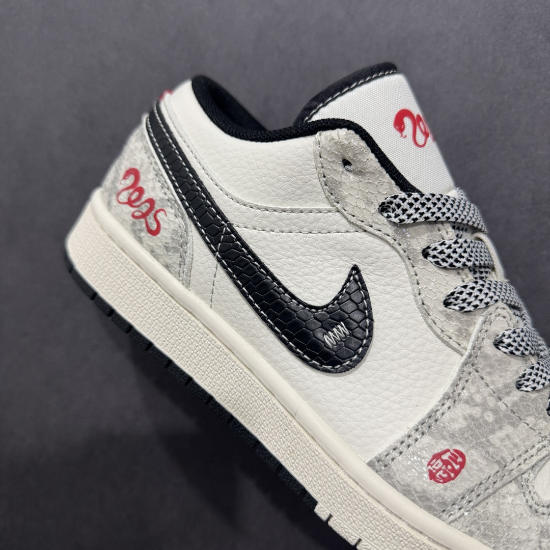 280  【定制版】Air Jordan 1 Low AJ1 乔1蛇年限定 双拼黑蛇鳞 高端定制 低帮复古篮球鞋 SJ9950-055