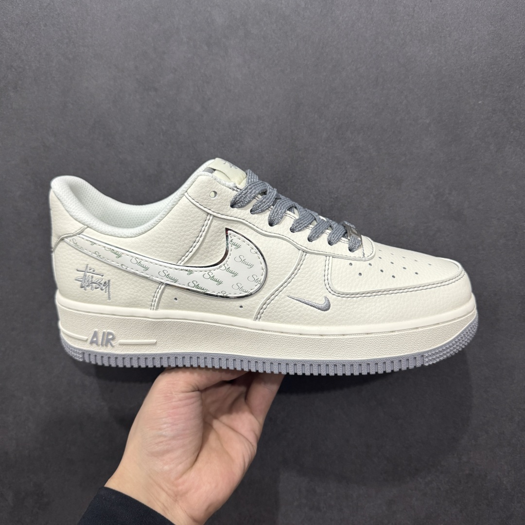 260  【定制版】Nike Air Force 1'07 Low 斯图西联名 英文灰勾 空军一号低帮休闲板鞋 HH7518-041