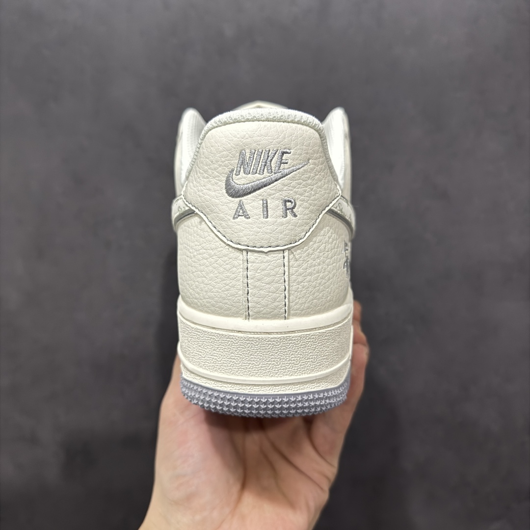 260  【定制版】Nike Air Force 1'07 Low 斯图西联名 英文灰勾 空军一号低帮休闲板鞋 HH7518-041