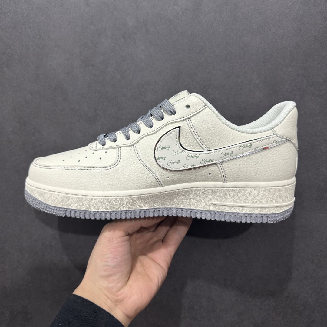 260  【定制版】Nike Air Force 1'07 Low 斯图西联名 英文灰勾 空军一号低帮休闲板鞋 HH7518-041