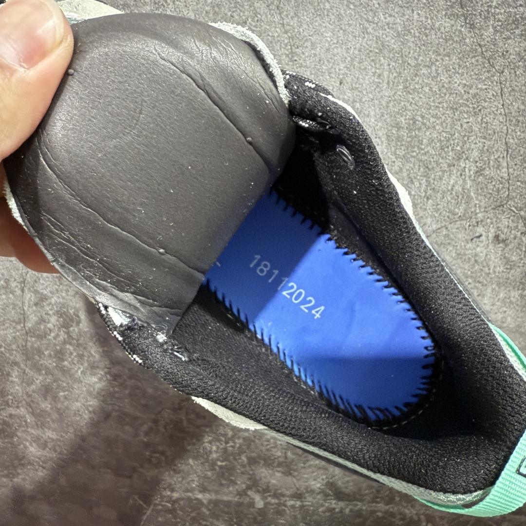 图片[9]-【绿X版】Salomon 萨洛蒙联名 X-Alp LTR系列 情侣款户外休闲运动鞋 黑色緑青色海湾绿 475961 原版购入开发 做货 这款由MM6全新演绎的X-AIp专注于其空气动力学的外观上，标志性白色与奶油色带来都市风格 鞋舌上的MM6 数字标志就像一枚手工印章，与SALOMON大胆而高科技的LOGO相得益彰 另一双则以纯粹的黑色打造，突出富质感的细节，标志性运动鞋被提炼为新的都市经典 为 SALOMON带来静谧气息 配送专柜精美包装 面料： 原版进口牛皮+透气网面 内里：原版进口透气网里 鞋底：原版开模防滑橡胶大底 底厚：4CM 尺码： 36 36.5 37.5 38 38.5 39 40 440.5 41 42 42.5 43 44 44.5 45 46-选品中心