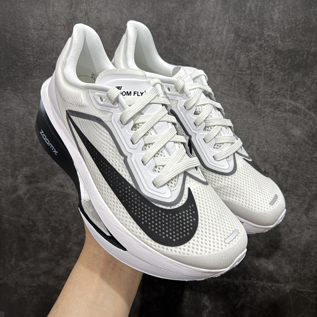 【纯原版】NK Zoom Fly 6 EK竞速飞行6代系列低帮轻质缓震透气休闲运动跑步鞋 FN8454-100 全新纯原版 超高清洁度做工 正确组合大底 内置抗扭片 完美版型 还原脚感 区别通货 健身跑步必备跑鞋💪🏻 NK旗下主打竞速训练的Zoom Fly 6突然官宣，让不少跑步玩家都激动万分。根据 Nike 的官方说法，鞋款由基普乔格亲自监制并测试，可以说是受到地球最强跑者肯定的一双鞋。近日，这双鞋迎来基普乔格专属配色，并释出了官图。灵感来自基普乔格在土地跑道训练的经历，中底造型旨在还原训练后尘土覆盖的感觉。外观方面，延续了超大 Swoosh 的标志性设计，中底充满棱角感与层次感。科技方面，搭载加量ZoomX 与 SR-02 泡绵及全掌型 FlyPlate 碳纤维板 尺码：36 36.5 37.5 38 38.5 39 40 40.5 41 42 42.5 43 44 44.5 45 46-选品中心