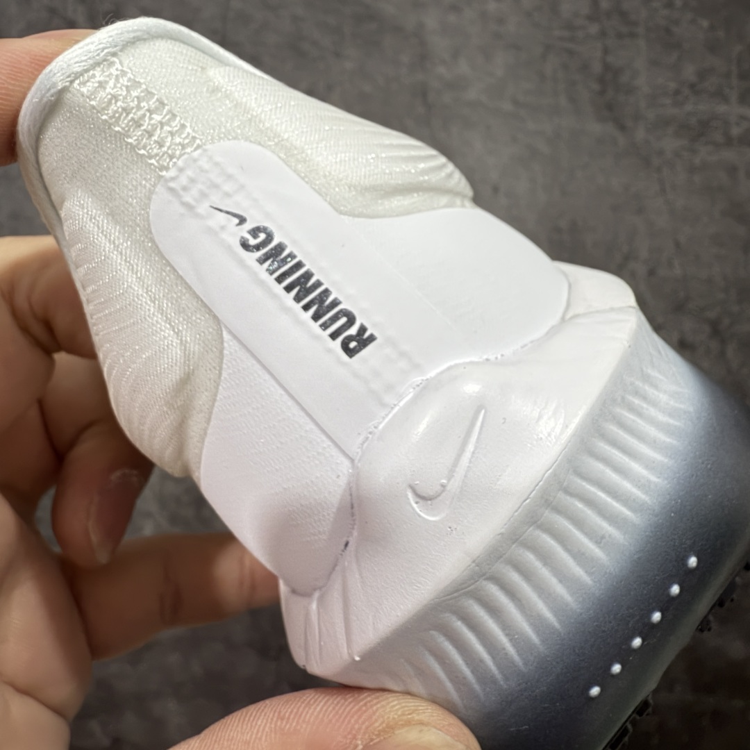 图片[2]-【纯原版】NK Zoom Fly 6 EK竞速飞行6代系列低帮轻质缓震透气休闲运动跑步鞋 FN8454-100 全新纯原版 超高清洁度做工 正确组合大底 内置抗扭片 完美版型 还原脚感 区别通货 健身跑步必备跑鞋💪🏻 NK旗下主打竞速训练的Zoom Fly 6突然官宣，让不少跑步玩家都激动万分。根据 Nike 的官方说法，鞋款由基普乔格亲自监制并测试，可以说是受到地球最强跑者肯定的一双鞋。近日，这双鞋迎来基普乔格专属配色，并释出了官图。灵感来自基普乔格在土地跑道训练的经历，中底造型旨在还原训练后尘土覆盖的感觉。外观方面，延续了超大 Swoosh 的标志性设计，中底充满棱角感与层次感。科技方面，搭载加量ZoomX 与 SR-02 泡绵及全掌型 FlyPlate 碳纤维板 尺码：36 36.5 37.5 38 38.5 39 40 40.5 41 42 42.5 43 44 44.5 45 46-选品中心