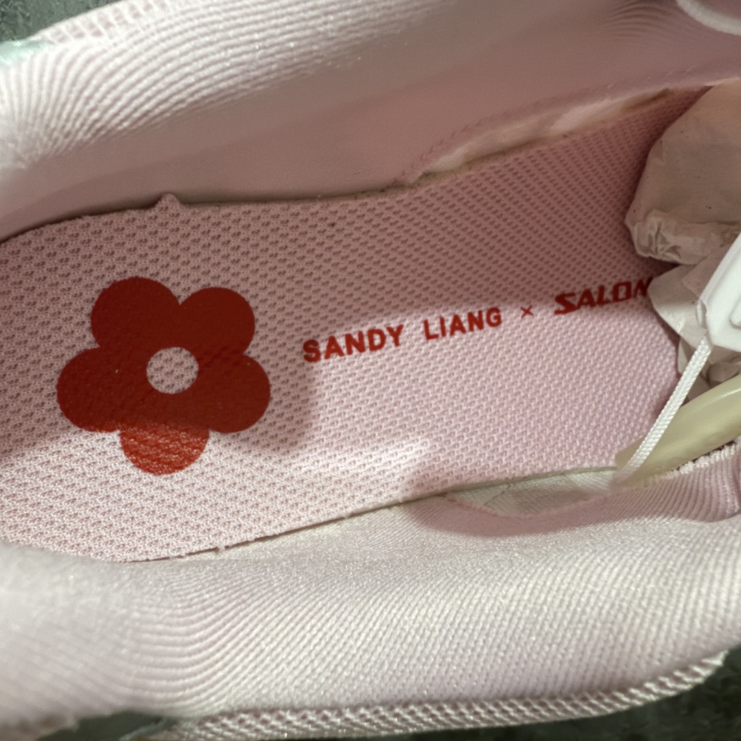 图片[7]-【巅峰版】Salomon 萨洛蒙XT-Whisper Sandy Liang户外 休闲 运动鞋 跑鞋 粉色 478463 原版购入开发 做货 Salomon 对 XT-WHISPER 鞋面设计进行了升级，以多种鞋面材质，构造了丰富的鞋面层次，为鞋款增添摩登现代感。鞋款独特的波浪形 Sensifit系统设计勾勒出鞋身的流动感线条，并结合标志性的Quicklace™ 快速系带系统，保障全鞋舒适包裹感。结合 Contagrip® 大底，在保留鞋款功能性的同时多维度诠释城市户外型格 配送专柜精美包装🛍📦 面料 ： 原版定制进口网面+牛皮 内里 ： 原版进口透气网里 鞋底 ： 原版开模防滑橡胶材质 底厚 ：3.5CM 尺码： 36-40-选品中心