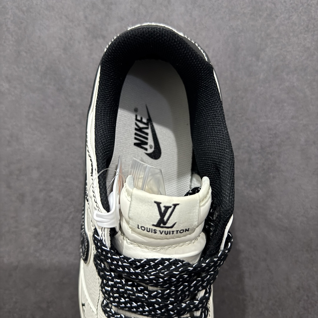 260  【定制版】Nike SB Dunk Low x Louis Vuitton 白黑  JY6988-105