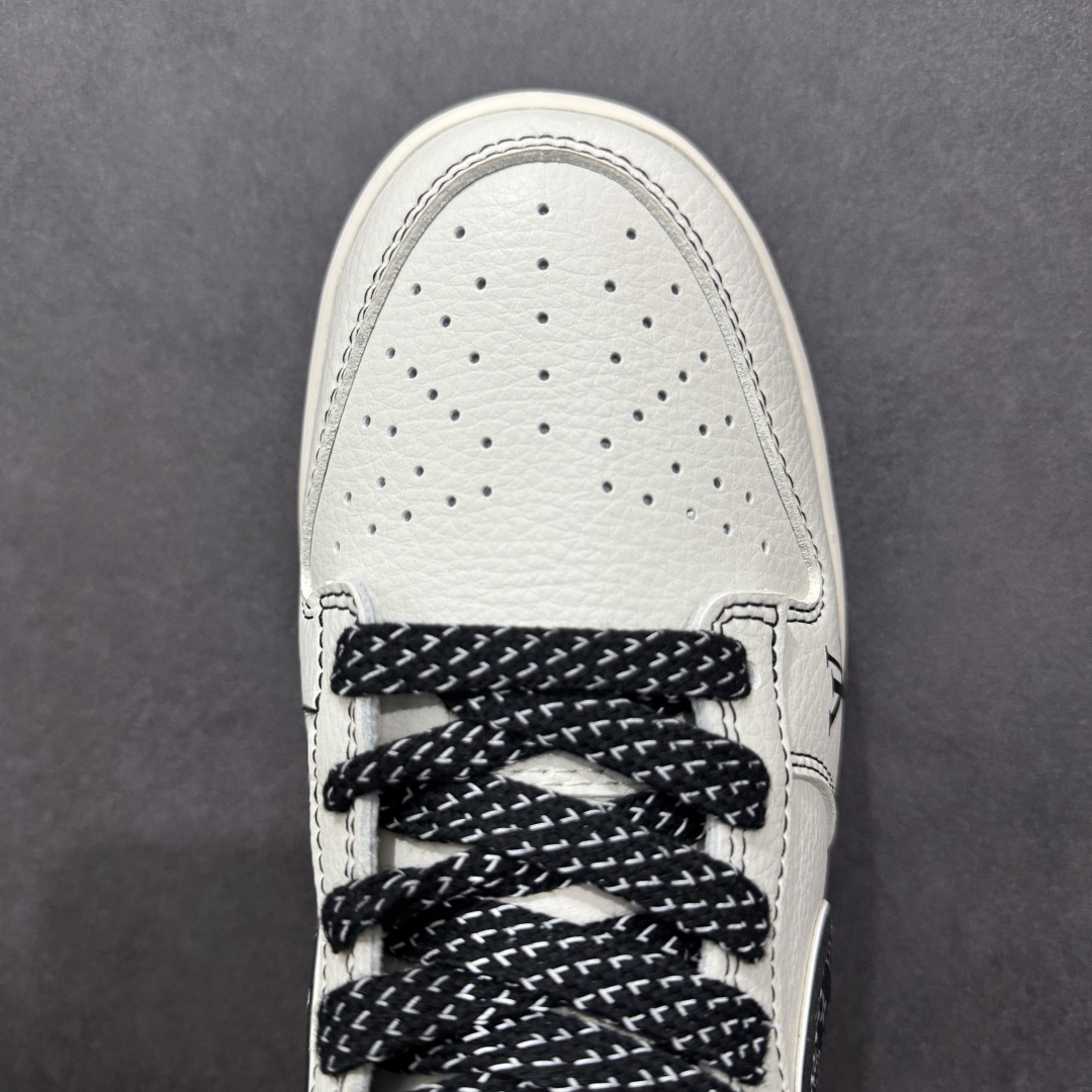 260  【定制版】Nike SB Dunk Low x Louis Vuitton 白黑  JY6988-105