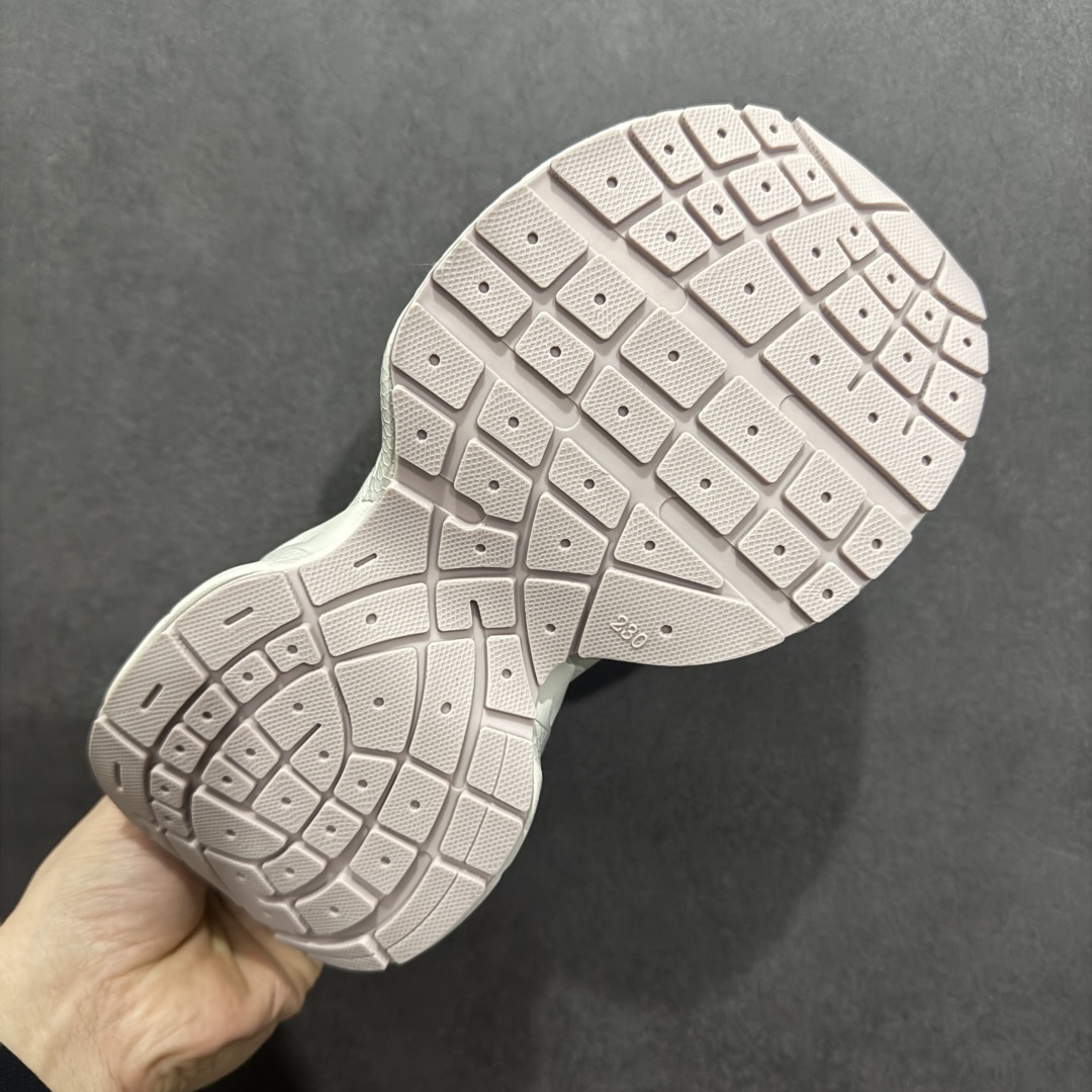 图片[9]-【广东纯原版本】GG-CC Chunky Low安哥拉红休闲运动老爹鞋系列 #广东大厂出品 完美细节 25ss春季新款 大长腿 时髦look轻松定格 不费力展现率性氛围 酷帅机能风不规则设计大底 GGCC 白灰粉色拼色造型设计 轻便舒适百搭 不管怎么搭都敲好看~ 尺码： 35 36 37 38 39 40-选品中心