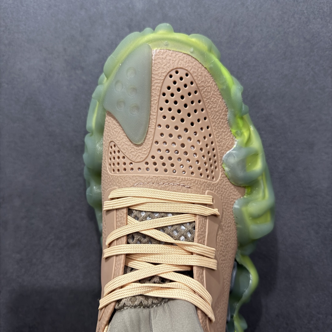 图片[8]-【DG莞产】Salehe Bembury x Crocs Pollex Juniper 卡骆驰联名款经典简约休闲沙滩洞洞拖鞋凉鞋 原版超大鞋盒包装 超轻Croslite专利材料打造 鞋面更加耐用易清洗 该鞋款轻盈舒适 2002年 经典克骆格诞生 秉承外形简单 穿着舒适的初衷 不断为消费者带来舒适的穿着体验 穿出“趣”味 鞋面洞洞可搭彰显个性的智必星 一鞋两穿 可调节式后跟带增添鞋身的稳固性能 放前面变成愜意舒适的凉拖 放后面行走跑跳更加稳妥 Croslite ™材料 封闭式细胞树脂 能够在体温作用下自动变形以适应脚部形状 涉水性优秀的同时易于清洁 抓地力强 不易打滑 Crocs的核心理念：轻便 灵活 全方位的舒适感 同步官方尺码：M4（36-37） M5（37-38）M6（38-39）M7（39-40）M8（41-42）M9（42-43）M10（43-44）M11（45-46）-选品中心