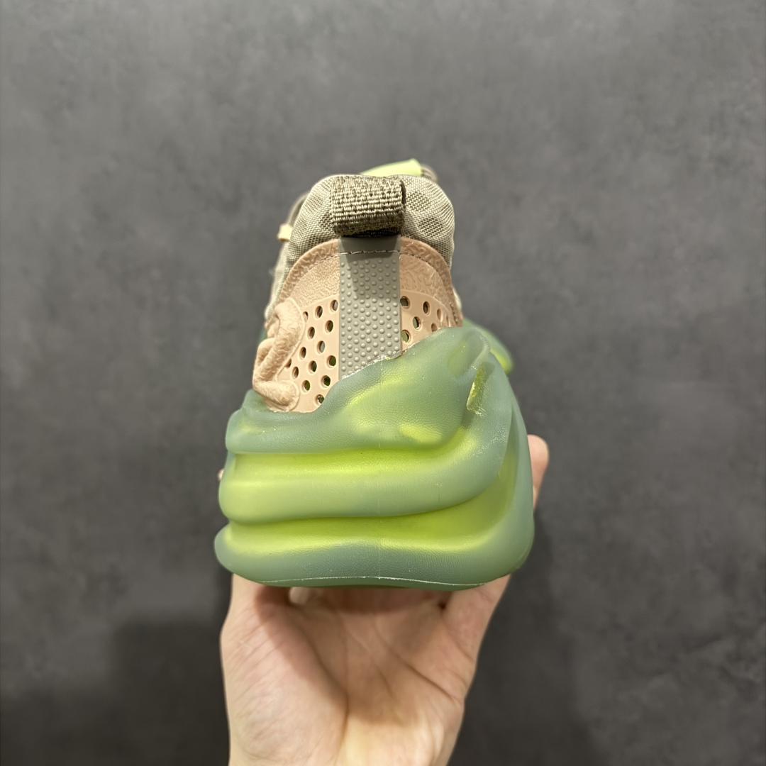 图片[4]-【DG莞产】Salehe Bembury x Crocs Pollex Juniper 卡骆驰联名款经典简约休闲沙滩洞洞拖鞋凉鞋 原版超大鞋盒包装 超轻Croslite专利材料打造 鞋面更加耐用易清洗 该鞋款轻盈舒适 2002年 经典克骆格诞生 秉承外形简单 穿着舒适的初衷 不断为消费者带来舒适的穿着体验 穿出“趣”味 鞋面洞洞可搭彰显个性的智必星 一鞋两穿 可调节式后跟带增添鞋身的稳固性能 放前面变成愜意舒适的凉拖 放后面行走跑跳更加稳妥 Croslite ™材料 封闭式细胞树脂 能够在体温作用下自动变形以适应脚部形状 涉水性优秀的同时易于清洁 抓地力强 不易打滑 Crocs的核心理念：轻便 灵活 全方位的舒适感 同步官方尺码：M4（36-37） M5（37-38）M6（38-39）M7（39-40）M8（41-42）M9（42-43）M10（43-44）M11（45-46）-选品中心