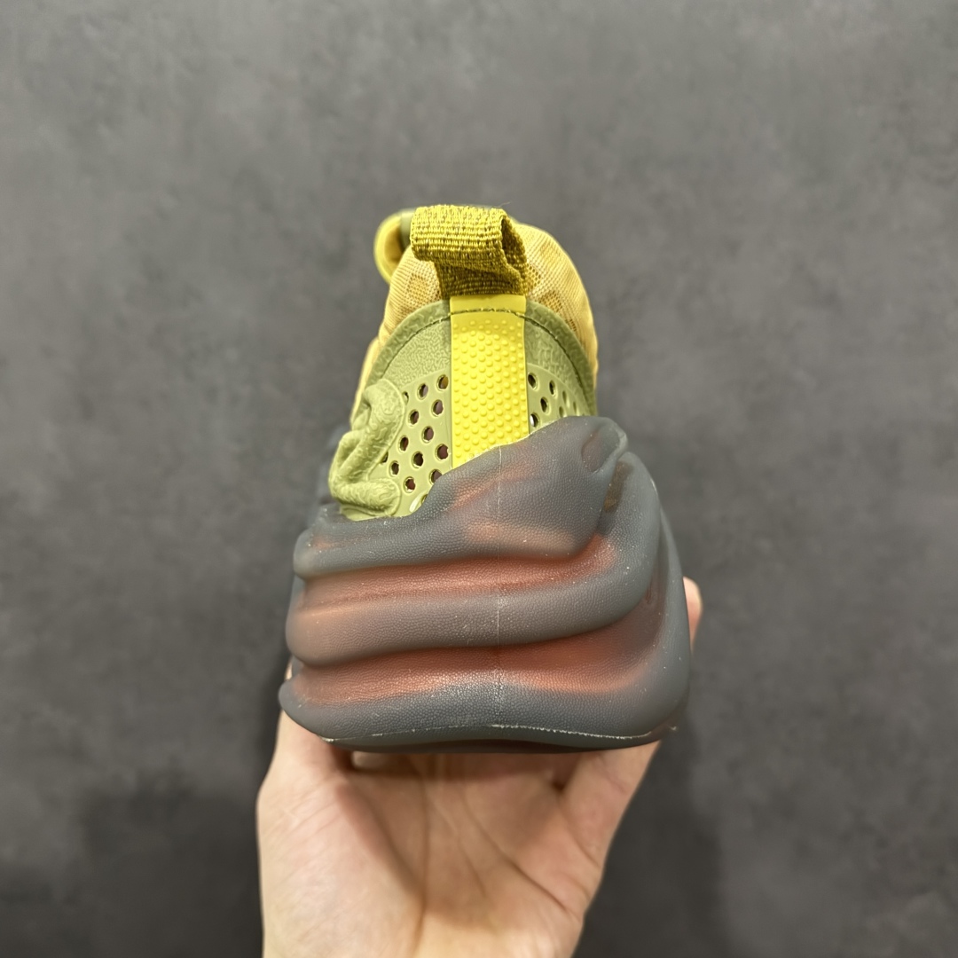 图片[4]-【DG莞产】Salehe Bembury x Crocs Pollex Juniper 卡骆驰联名款经典简约休闲沙滩洞洞拖鞋凉鞋 原版超大鞋盒包装 超轻Croslite专利材料打造 鞋面更加耐用易清洗 该鞋款轻盈舒适 2002年 经典克骆格诞生 秉承外形简单 穿着舒适的初衷 不断为消费者带来舒适的穿着体验 穿出“趣”味 鞋面洞洞可搭彰显个性的智必星 一鞋两穿 可调节式后跟带增添鞋身的稳固性能 放前面变成愜意舒适的凉拖 放后面行走跑跳更加稳妥 Croslite ™材料 封闭式细胞树脂 能够在体温作用下自动变形以适应脚部形状 涉水性优秀的同时易于清洁 抓地力强 不易打滑 Crocs的核心理念：轻便 灵活 全方位的舒适感 同步官方尺码：M4（36-37） M5（37-38）M6（38-39）M7（39-40）M8（41-42）M9（42-43）M10（43-44）M11（45-46）-选品中心