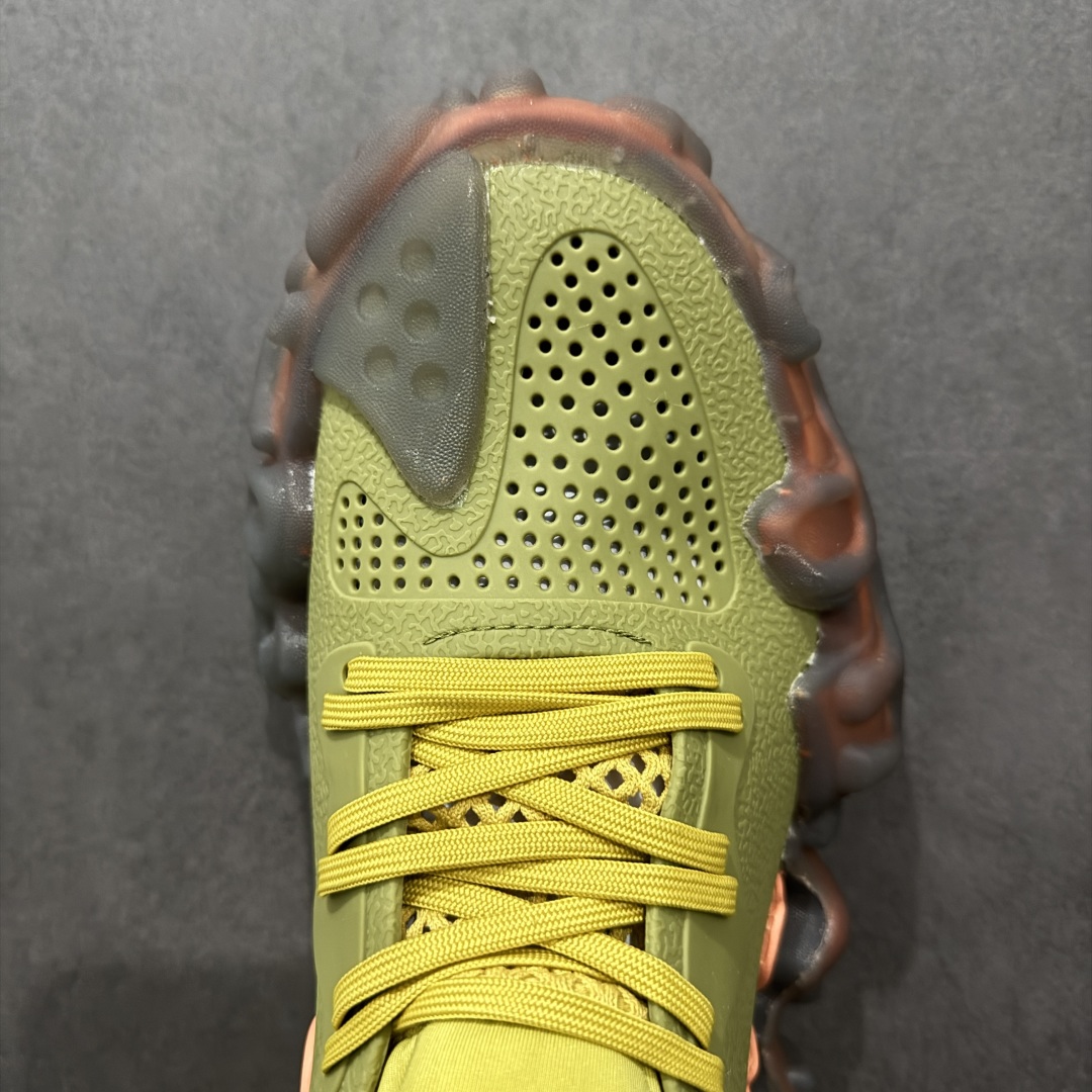 图片[8]-【DG莞产】Salehe Bembury x Crocs Pollex Juniper 卡骆驰联名款经典简约休闲沙滩洞洞拖鞋凉鞋 原版超大鞋盒包装 超轻Croslite专利材料打造 鞋面更加耐用易清洗 该鞋款轻盈舒适 2002年 经典克骆格诞生 秉承外形简单 穿着舒适的初衷 不断为消费者带来舒适的穿着体验 穿出“趣”味 鞋面洞洞可搭彰显个性的智必星 一鞋两穿 可调节式后跟带增添鞋身的稳固性能 放前面变成愜意舒适的凉拖 放后面行走跑跳更加稳妥 Croslite ™材料 封闭式细胞树脂 能够在体温作用下自动变形以适应脚部形状 涉水性优秀的同时易于清洁 抓地力强 不易打滑 Crocs的核心理念：轻便 灵活 全方位的舒适感 同步官方尺码：M4（36-37） M5（37-38）M6（38-39）M7（39-40）M8（41-42）M9（42-43）M10（43-44）M11（45-46）-选品中心