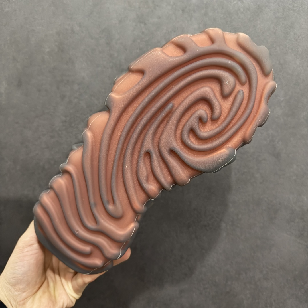 图片[9]-【DG莞产】Salehe Bembury x Crocs Pollex Juniper 卡骆驰联名款经典简约休闲沙滩洞洞拖鞋凉鞋 原版超大鞋盒包装 超轻Croslite专利材料打造 鞋面更加耐用易清洗 该鞋款轻盈舒适 2002年 经典克骆格诞生 秉承外形简单 穿着舒适的初衷 不断为消费者带来舒适的穿着体验 穿出“趣”味 鞋面洞洞可搭彰显个性的智必星 一鞋两穿 可调节式后跟带增添鞋身的稳固性能 放前面变成愜意舒适的凉拖 放后面行走跑跳更加稳妥 Croslite ™材料 封闭式细胞树脂 能够在体温作用下自动变形以适应脚部形状 涉水性优秀的同时易于清洁 抓地力强 不易打滑 Crocs的核心理念：轻便 灵活 全方位的舒适感 同步官方尺码：M4（36-37） M5（37-38）M6（38-39）M7（39-40）M8（41-42）M9（42-43）M10（43-44）M11（45-46）-选品中心