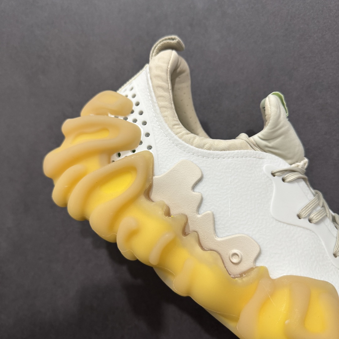 图片[6]-【DG莞产】Salehe Bembury x Crocs Pollex Juniper 卡骆驰联名款经典简约休闲沙滩洞洞拖鞋凉鞋 原版超大鞋盒包装 超轻Croslite专利材料打造 鞋面更加耐用易清洗 该鞋款轻盈舒适 2002年 经典克骆格诞生 秉承外形简单 穿着舒适的初衷 不断为消费者带来舒适的穿着体验 穿出“趣”味 鞋面洞洞可搭彰显个性的智必星 一鞋两穿 可调节式后跟带增添鞋身的稳固性能 放前面变成愜意舒适的凉拖 放后面行走跑跳更加稳妥 Croslite ™材料 封闭式细胞树脂 能够在体温作用下自动变形以适应脚部形状 涉水性优秀的同时易于清洁 抓地力强 不易打滑 Crocs的核心理念：轻便 灵活 全方位的舒适感 同步官方尺码：M4（36-37） M5（37-38）M6（38-39）M7（39-40）M8（41-42）M9（42-43）M10（43-44）M11（45-46）-选品中心