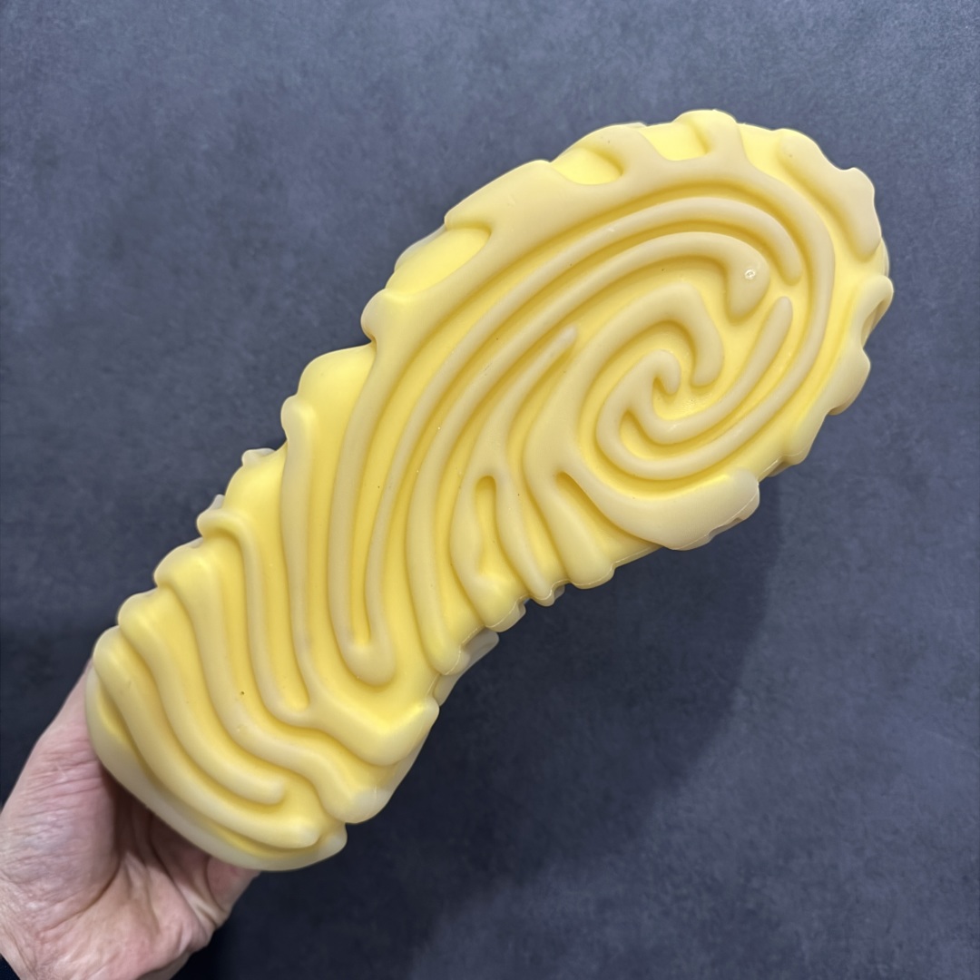 图片[9]-【DG莞产】Salehe Bembury x Crocs Pollex Juniper 卡骆驰联名款经典简约休闲沙滩洞洞拖鞋凉鞋 原版超大鞋盒包装 超轻Croslite专利材料打造 鞋面更加耐用易清洗 该鞋款轻盈舒适 2002年 经典克骆格诞生 秉承外形简单 穿着舒适的初衷 不断为消费者带来舒适的穿着体验 穿出“趣”味 鞋面洞洞可搭彰显个性的智必星 一鞋两穿 可调节式后跟带增添鞋身的稳固性能 放前面变成愜意舒适的凉拖 放后面行走跑跳更加稳妥 Croslite ™材料 封闭式细胞树脂 能够在体温作用下自动变形以适应脚部形状 涉水性优秀的同时易于清洁 抓地力强 不易打滑 Crocs的核心理念：轻便 灵活 全方位的舒适感 同步官方尺码：M4（36-37） M5（37-38）M6（38-39）M7（39-40）M8（41-42）M9（42-43）M10（43-44）M11（45-46）-选品中心