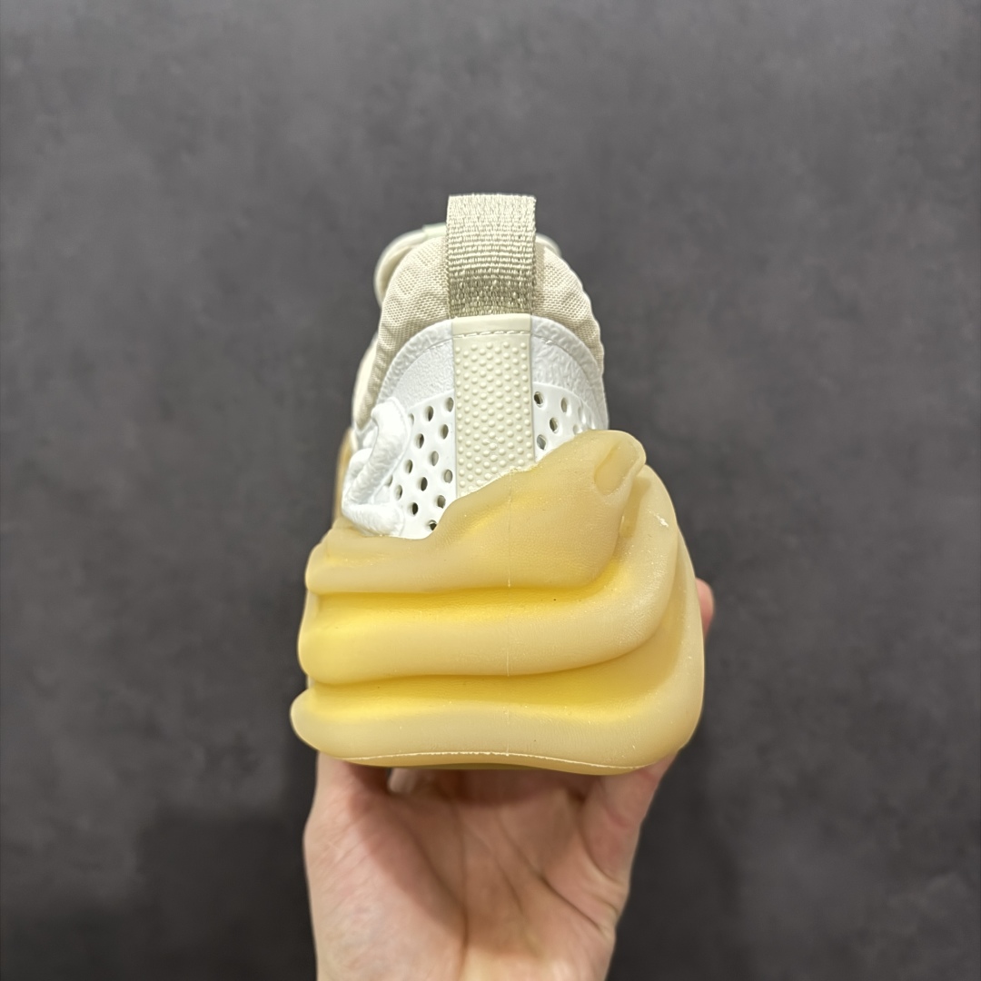 图片[4]-【DG莞产】Salehe Bembury x Crocs Pollex Juniper 卡骆驰联名款经典简约休闲沙滩洞洞拖鞋凉鞋 原版超大鞋盒包装 超轻Croslite专利材料打造 鞋面更加耐用易清洗 该鞋款轻盈舒适 2002年 经典克骆格诞生 秉承外形简单 穿着舒适的初衷 不断为消费者带来舒适的穿着体验 穿出“趣”味 鞋面洞洞可搭彰显个性的智必星 一鞋两穿 可调节式后跟带增添鞋身的稳固性能 放前面变成愜意舒适的凉拖 放后面行走跑跳更加稳妥 Croslite ™材料 封闭式细胞树脂 能够在体温作用下自动变形以适应脚部形状 涉水性优秀的同时易于清洁 抓地力强 不易打滑 Crocs的核心理念：轻便 灵活 全方位的舒适感 同步官方尺码：M4（36-37） M5（37-38）M6（38-39）M7（39-40）M8（41-42）M9（42-43）M10（43-44）M11（45-46）-选品中心