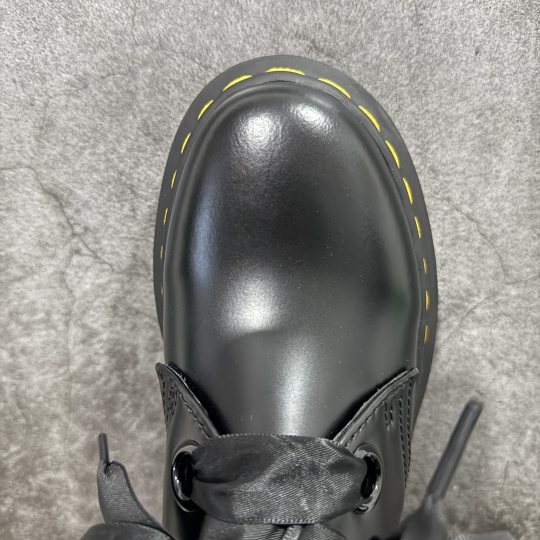  
【公司级】Dr.Martens 马汀博士经典牛皮革舒适百撘马丁靴 马汀博士作为一个具有独特魅力的品牌