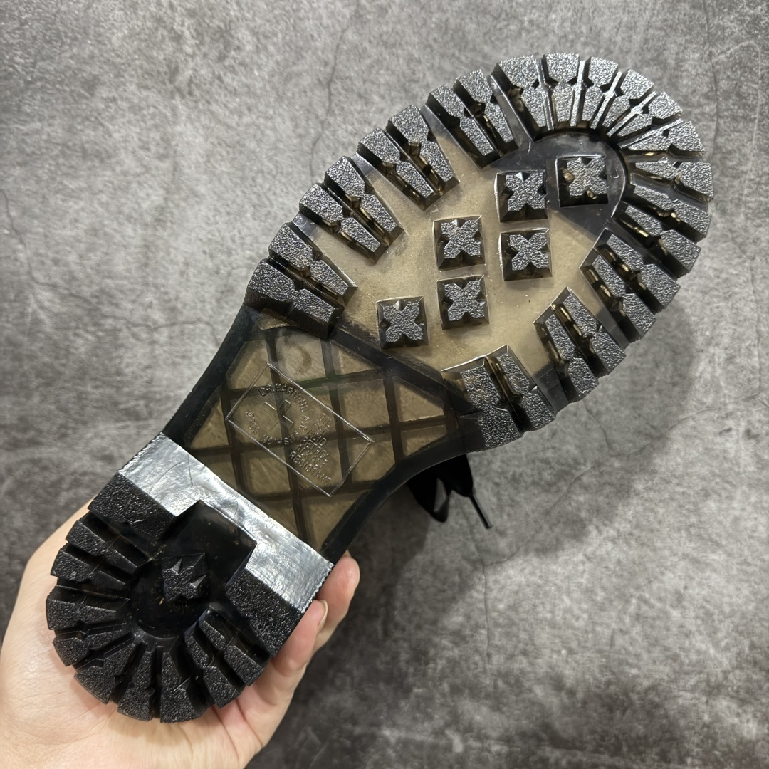  
【公司级】Dr.Martens 马汀博士经典牛皮革舒适百撘马丁靴 马汀博士作为一个具有独特魅力的品牌