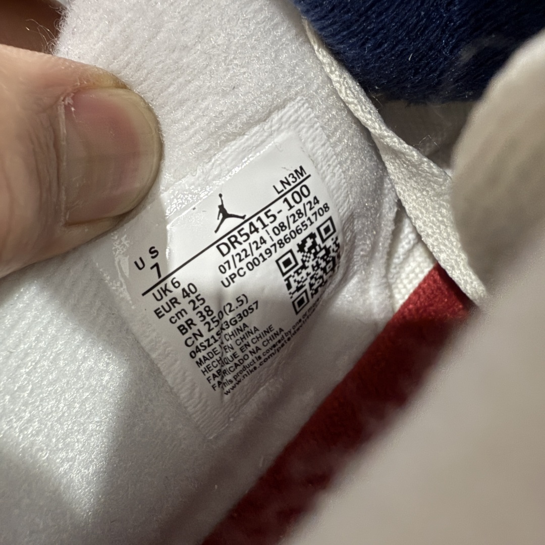 图片[7]-【原厂版】NK SB x Air Jordan AJ4 联名海军蓝 白蓝 DR5415-100 全新升级改良 原鞋原楦原纸板同源开发 完美呈现乔4的版型 内侧正确双色网格 还原细节 原厂皮料 正确气垫颜色 正确网格工艺 正确拉帮工艺 全鞋原装材料制作 原档案原模具打造 支持全方位与正品对比 尺码：40 40.5 41 42 42.5 43 44 44.5 45 46 47.5-选品中心