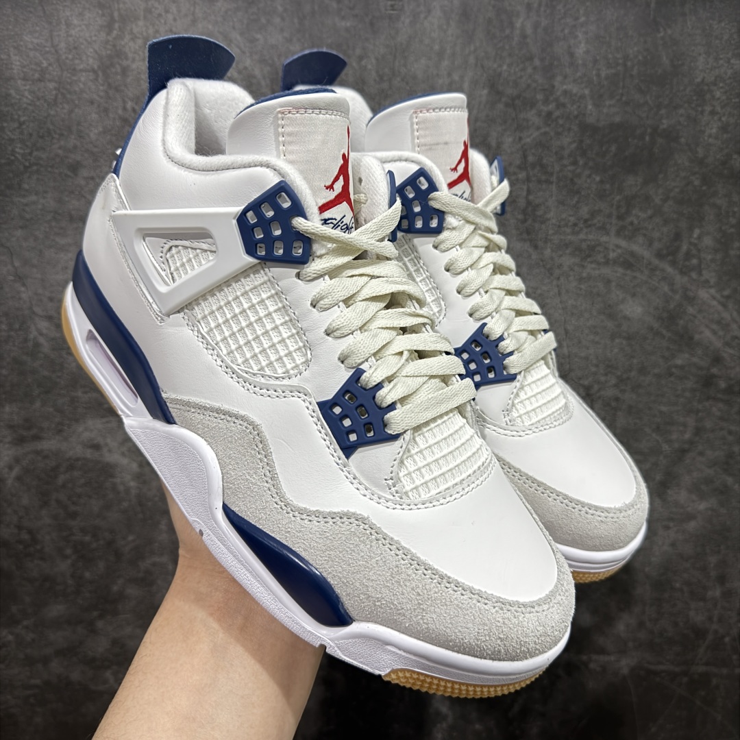 【原厂版】NK SB x Air Jordan AJ4 联名海军蓝 白蓝 DR5415-100 全新升级改良 原鞋原楦原纸板同源开发 完美呈现乔4的版型 内侧正确双色网格 还原细节 原厂皮料 正确气垫颜色 正确网格工艺 正确拉帮工艺 全鞋原装材料制作 原档案原模具打造 支持全方位与正品对比 尺码:40 40.5 41 42 42.5 43 44 44.5 45 46 47.5-选品中心