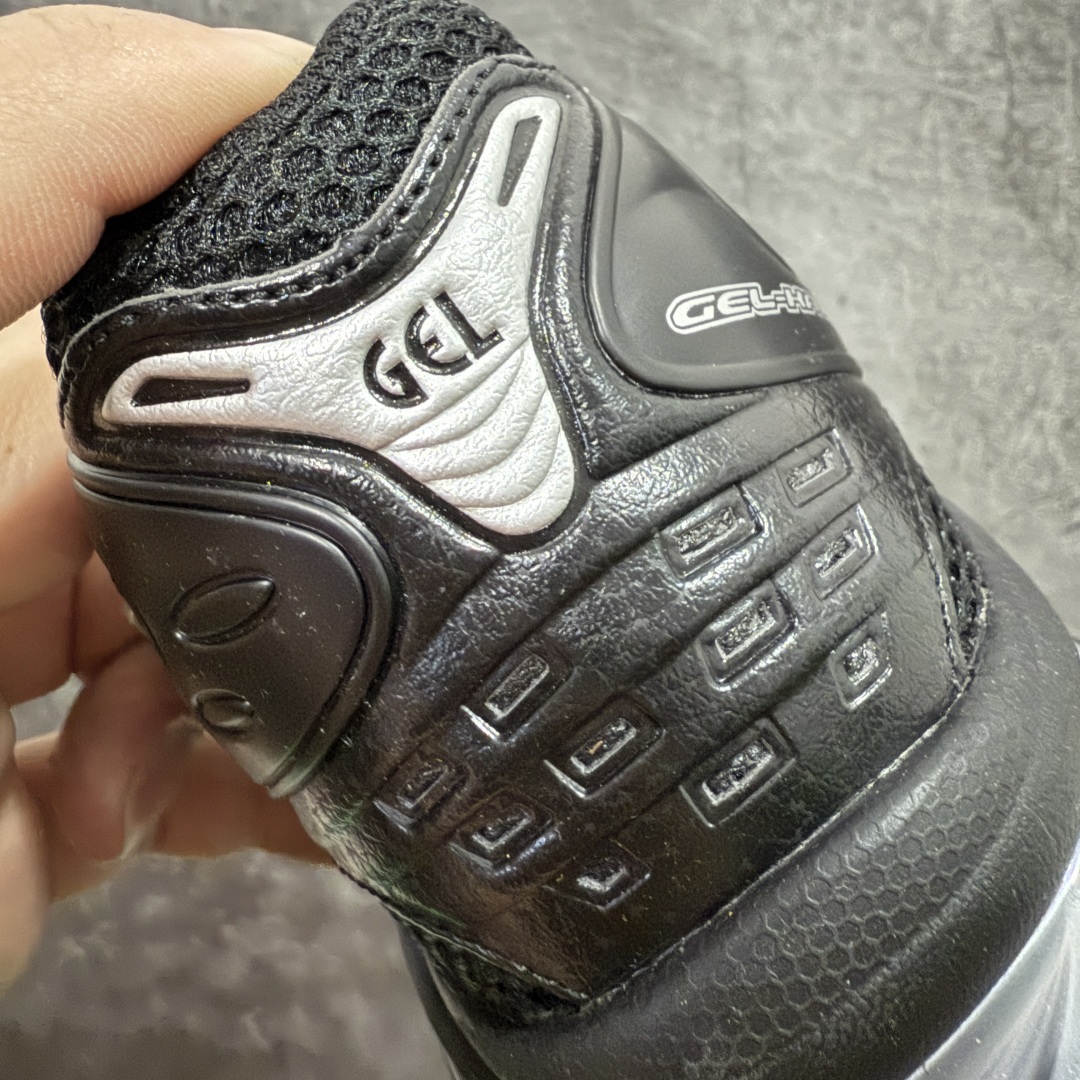 图片[2]-【总裁版】 ASICS GEL-KAYANO 14 亚瑟士系列轻量缓震休闲运动跑步鞋 市场天花板品质 鞋型细节秒杀市场流通版本 知名大厂出品 原版开发 细节完美把控 独家私模五层组合大底 原厂定制缓震硅胶加持 原盒原配 官方四联吊牌 一比一同步原鞋工艺和用料 后跟一样采用了GEL缓震胶 整体系列设计非常的科技感！ 锻炼跑步的同时让你一样时尚百搭！ 设计师 Hidenori Yamashita 以「Flash」一词为灵感，创造出未来感金属色鞋面，改造升级内在性能，由内而外全面革新，为 GEL-KAYANO 家族传承及经典跑鞋文化的延续，创下里程碑式作品。ASICS GEL – KAYANO 14 跑鞋重新诠释了复古的跑步形状，并以其 2000 年代后期的美学理念重新铺装，银色与蓝色的鞋面极为高档.网面铺陈与鞋面、鞋头多处细节位增添了透气性。ASICS GEL – KAYANO 14的鞋后跟部中底上以及多密度耐磨鞋底增加了 GEL 缓震胶，提供高抗冲击性、缓冲性、可保护脚部免受地面冲击的影响，穿着舒适性十足「入手同款」 尺码：36 37 37.5 38 39 39.5 40.5 41.5 42 42.5 43.5 44 45 46-选品中心