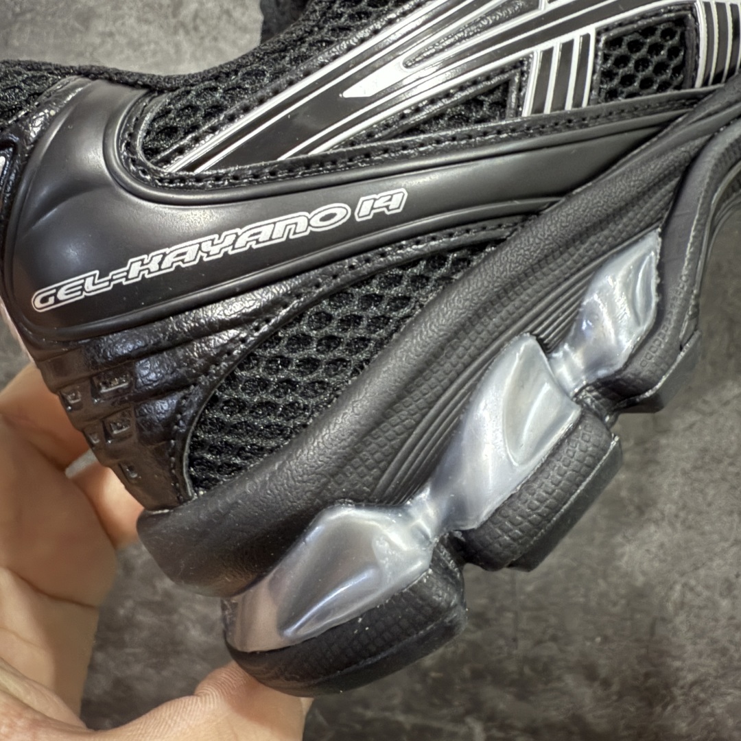 图片[3]-【总裁版】 ASICS GEL-KAYANO 14 亚瑟士系列轻量缓震休闲运动跑步鞋 市场天花板品质 鞋型细节秒杀市场流通版本 知名大厂出品 原版开发 细节完美把控 独家私模五层组合大底 原厂定制缓震硅胶加持 原盒原配 官方四联吊牌 一比一同步原鞋工艺和用料 后跟一样采用了GEL缓震胶 整体系列设计非常的科技感！ 锻炼跑步的同时让你一样时尚百搭！ 设计师 Hidenori Yamashita 以「Flash」一词为灵感，创造出未来感金属色鞋面，改造升级内在性能，由内而外全面革新，为 GEL-KAYANO 家族传承及经典跑鞋文化的延续，创下里程碑式作品。ASICS GEL – KAYANO 14 跑鞋重新诠释了复古的跑步形状，并以其 2000 年代后期的美学理念重新铺装，银色与蓝色的鞋面极为高档.网面铺陈与鞋面、鞋头多处细节位增添了透气性。ASICS GEL – KAYANO 14的鞋后跟部中底上以及多密度耐磨鞋底增加了 GEL 缓震胶，提供高抗冲击性、缓冲性、可保护脚部免受地面冲击的影响，穿着舒适性十足「入手同款」 尺码：36 37 37.5 38 39 39.5 40.5 41.5 42 42.5 43.5 44 45 46-选品中心