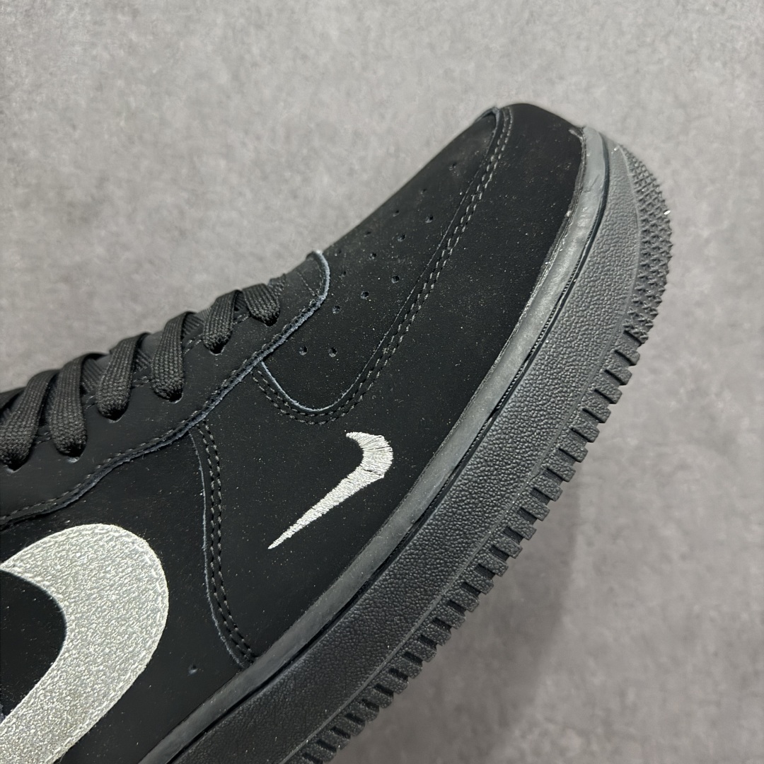  
【定制版】海外限量发售NIke Air Force 1 '07 Low “斯图西联名——银勾满天星”