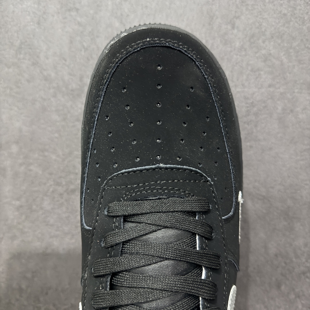  
【定制版】海外限量发售NIke Air Force 1 '07 Low “斯图西联名——银勾满天星”