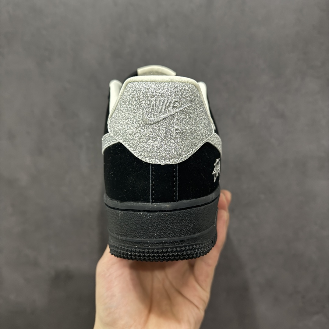  
【定制版】海外限量发售NIke Air Force 1 '07 Low “斯图西联名——银勾满天星”