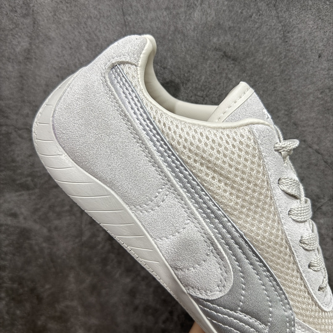 图片[7]-【YH纯原版】 Puma Roma M Motorsport 彪马罗马阿莫尔系列低帮复古运动休闲赛车跑鞋 系列 全头层原厂反毛皮 全球知名运动品牌PUMA宝马赛车系列，融合了宝马车队的标志性配色，以趣味十足又前卫复古的设计引领潮流，将赛道精神融入街头时尚，开启前卫竞速之旅。自1978年巴伐利亚车队走上世界舞台，宝马赛车就在全球汽车制造和赛车运动领域留下了浓墨重彩的一笔。全新的两款BMW MMS Roma与BMW MMS Speedboat鞋款，均从宝马车型中汲取灵感。以黑或白为底色，融入经典配色，主打前卫复古风。Roma鞋款的鞋侧以复古的流线造型，缀以宝马经典Logo，巧妙吸睛；而Speedcat鞋款以亮眼三色条纹元素缀以舒适鞋面，赋予了独特的个性美学，演绎赛车的无尽能量。 黑色 货号：403902-01 号码 ：35.5-45-选品中心