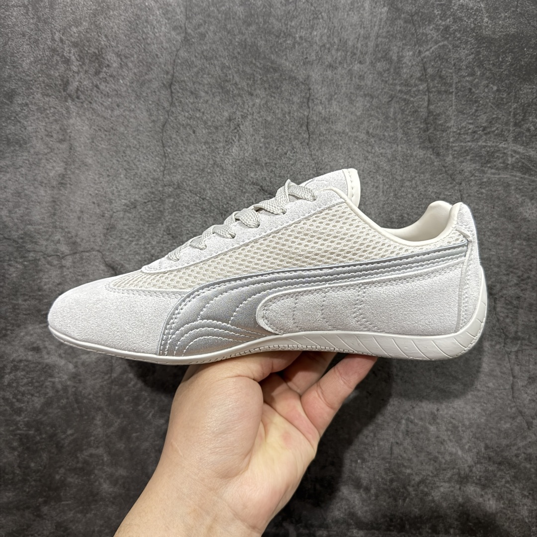 图片[2]-【YH纯原版】 Puma Roma M Motorsport 彪马罗马阿莫尔系列低帮复古运动休闲赛车跑鞋 系列 全头层原厂反毛皮 全球知名运动品牌PUMA宝马赛车系列，融合了宝马车队的标志性配色，以趣味十足又前卫复古的设计引领潮流，将赛道精神融入街头时尚，开启前卫竞速之旅。自1978年巴伐利亚车队走上世界舞台，宝马赛车就在全球汽车制造和赛车运动领域留下了浓墨重彩的一笔。全新的两款BMW MMS Roma与BMW MMS Speedboat鞋款，均从宝马车型中汲取灵感。以黑或白为底色，融入经典配色，主打前卫复古风。Roma鞋款的鞋侧以复古的流线造型，缀以宝马经典Logo，巧妙吸睛；而Speedcat鞋款以亮眼三色条纹元素缀以舒适鞋面，赋予了独特的个性美学，演绎赛车的无尽能量。 黑色 货号：403902-01 号码 ：35.5-45-选品中心