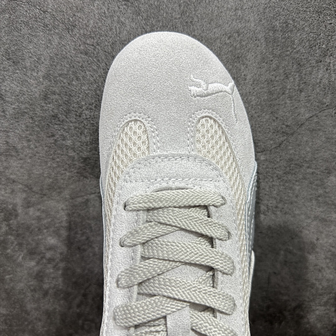 图片[5]-【YH纯原版】 Puma Roma M Motorsport 彪马罗马阿莫尔系列低帮复古运动休闲赛车跑鞋 系列 全头层原厂反毛皮 全球知名运动品牌PUMA宝马赛车系列，融合了宝马车队的标志性配色，以趣味十足又前卫复古的设计引领潮流，将赛道精神融入街头时尚，开启前卫竞速之旅。自1978年巴伐利亚车队走上世界舞台，宝马赛车就在全球汽车制造和赛车运动领域留下了浓墨重彩的一笔。全新的两款BMW MMS Roma与BMW MMS Speedboat鞋款，均从宝马车型中汲取灵感。以黑或白为底色，融入经典配色，主打前卫复古风。Roma鞋款的鞋侧以复古的流线造型，缀以宝马经典Logo，巧妙吸睛；而Speedcat鞋款以亮眼三色条纹元素缀以舒适鞋面，赋予了独特的个性美学，演绎赛车的无尽能量。 黑色 货号：403902-01 号码 ：35.5-45-选品中心