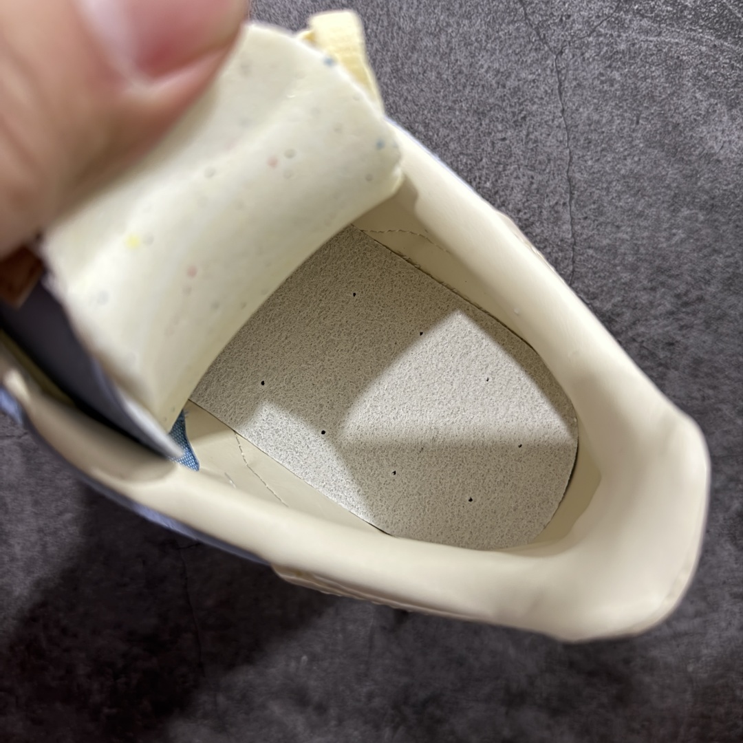 图片[2]-【T版纯原跑量】AD Original Gazelle Indoor Trainers 瞪羚室内鞋系列低帮复古百搭休闲运动德训风板鞋 JR8029 同价位中品质最佳 最优选择版本 原厂翻毛皮料 翻毛效果 卡色与原版无差别 正确半透大底 大底厚度质感比市面好很多 完美版型 实拍可感受 随意对比可匹敌任何价位品质 全套原纸板楦头开发 每道工序同步公司流程 确保原汁原味 中底原厂特供纳米纤维板 区别市面劣质纸板中底 原厂海玻璃鞋垫 中置乳胶足弓支撑垫 正确3/2横条宽版背胶 一比一鞋头弧度高度鞋身弧度 烫金亮度高频深浅同步原鞋 原厂港宝加持定型后跟R度完美 原厂高频磨具加持 Logo字体 凹凸明显 轮廓分明 描漆定位精准 三道杠为尖角45°锯齿状 高频立体感很强 区别圆形锯齿 已最大程度还原公司 欢迎对比 尺码：35.5 36 36.5 37 38 38.5 39 40 40.5 41 42 42.5 43 44 44.5 45-选品中心