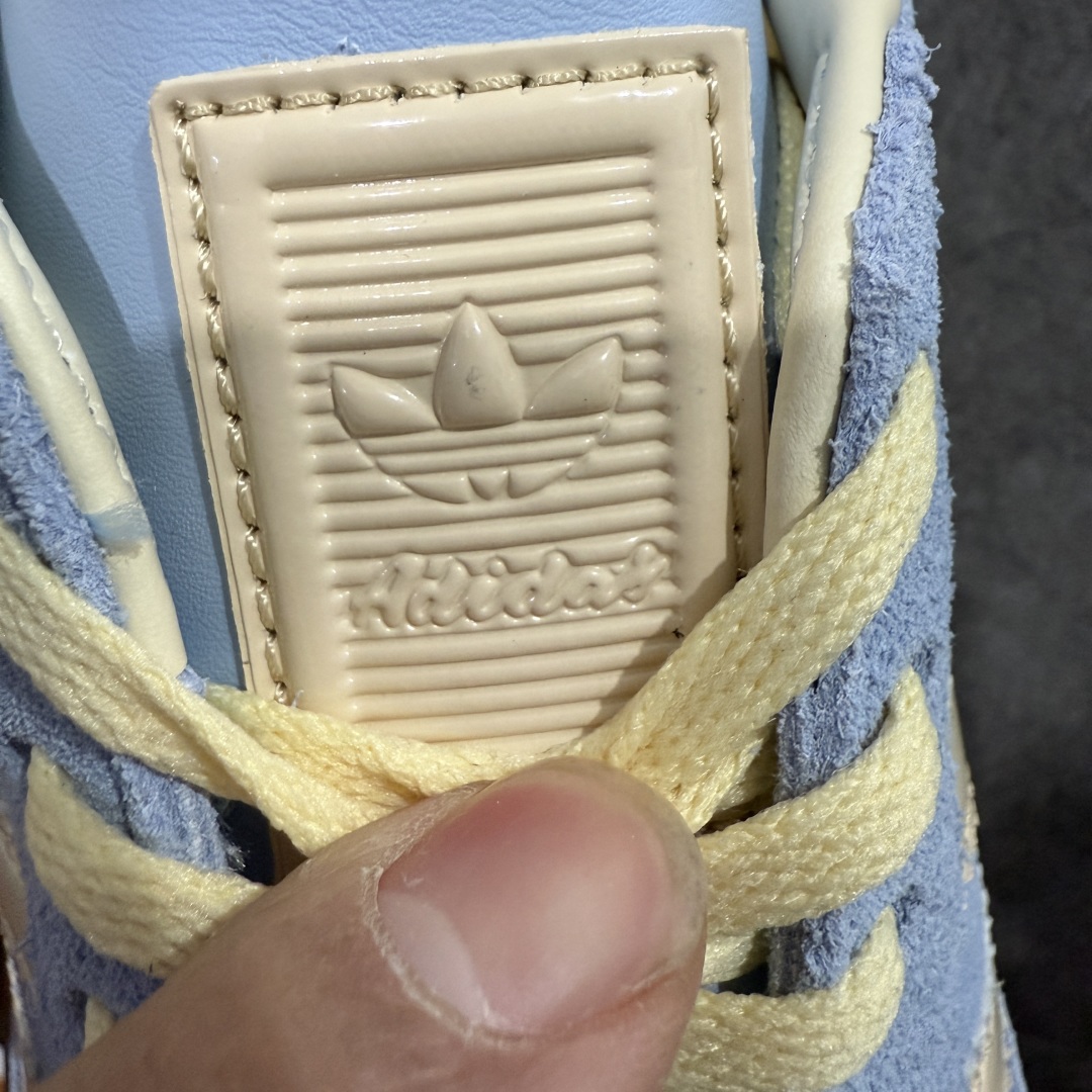 图片[5]-【T版纯原跑量】AD Original Gazelle Indoor Trainers 瞪羚室内鞋系列低帮复古百搭休闲运动德训风板鞋 JR8029 同价位中品质最佳 最优选择版本 原厂翻毛皮料 翻毛效果 卡色与原版无差别 正确半透大底 大底厚度质感比市面好很多 完美版型 实拍可感受 随意对比可匹敌任何价位品质 全套原纸板楦头开发 每道工序同步公司流程 确保原汁原味 中底原厂特供纳米纤维板 区别市面劣质纸板中底 原厂海玻璃鞋垫 中置乳胶足弓支撑垫 正确3/2横条宽版背胶 一比一鞋头弧度高度鞋身弧度 烫金亮度高频深浅同步原鞋 原厂港宝加持定型后跟R度完美 原厂高频磨具加持 Logo字体 凹凸明显 轮廓分明 描漆定位精准 三道杠为尖角45°锯齿状 高频立体感很强 区别圆形锯齿 已最大程度还原公司 欢迎对比 尺码：35.5 36 36.5 37 38 38.5 39 40 40.5 41 42 42.5 43 44 44.5 45-选品中心