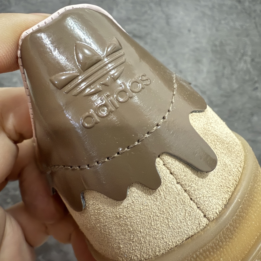 图片[2]-【T版纯原跑量】AD Original Gazelle Indoor Trainers 瞪羚室内鞋系列低帮复古百搭休闲运动德训风板鞋 JR8028 同价位中品质最佳 最优选择版本 原厂翻毛皮料 翻毛效果 卡色与原版无差别 正确半透大底 大底厚度质感比市面好很多 完美版型 实拍可感受 随意对比可匹敌任何价位品质 全套原纸板楦头开发 每道工序同步公司流程 确保原汁原味 中底原厂特供纳米纤维板 区别市面劣质纸板中底 原厂海玻璃鞋垫 中置乳胶足弓支撑垫 正确3/2横条宽版背胶 一比一鞋头弧度高度鞋身弧度 烫金亮度高频深浅同步原鞋 原厂港宝加持定型后跟R度完美 原厂高频磨具加持 Logo字体 凹凸明显 轮廓分明 描漆定位精准 三道杠为尖角45°锯齿状 高频立体感很强 区别圆形锯齿 已最大程度还原公司 欢迎对比 尺码：35.5 36 36.5 37 38 38.5 39 40 40.5 41 42 42.5 43 44 44.5 45-选品中心