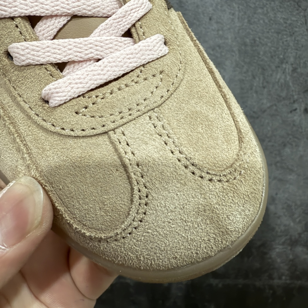 图片[5]-【T版纯原跑量】AD Original Gazelle Indoor Trainers 瞪羚室内鞋系列低帮复古百搭休闲运动德训风板鞋 JR8028 同价位中品质最佳 最优选择版本 原厂翻毛皮料 翻毛效果 卡色与原版无差别 正确半透大底 大底厚度质感比市面好很多 完美版型 实拍可感受 随意对比可匹敌任何价位品质 全套原纸板楦头开发 每道工序同步公司流程 确保原汁原味 中底原厂特供纳米纤维板 区别市面劣质纸板中底 原厂海玻璃鞋垫 中置乳胶足弓支撑垫 正确3/2横条宽版背胶 一比一鞋头弧度高度鞋身弧度 烫金亮度高频深浅同步原鞋 原厂港宝加持定型后跟R度完美 原厂高频磨具加持 Logo字体 凹凸明显 轮廓分明 描漆定位精准 三道杠为尖角45°锯齿状 高频立体感很强 区别圆形锯齿 已最大程度还原公司 欢迎对比 尺码：35.5 36 36.5 37 38 38.5 39 40 40.5 41 42 42.5 43 44 44.5 45-选品中心