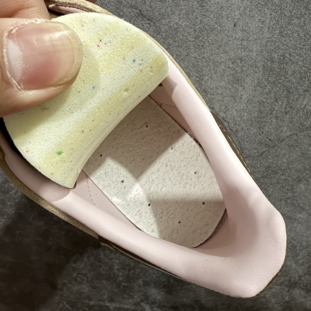 图片[9]-【T版纯原跑量】AD Original Gazelle Indoor Trainers 瞪羚室内鞋系列低帮复古百搭休闲运动德训风板鞋 JR8028 同价位中品质最佳 最优选择版本 原厂翻毛皮料 翻毛效果 卡色与原版无差别 正确半透大底 大底厚度质感比市面好很多 完美版型 实拍可感受 随意对比可匹敌任何价位品质 全套原纸板楦头开发 每道工序同步公司流程 确保原汁原味 中底原厂特供纳米纤维板 区别市面劣质纸板中底 原厂海玻璃鞋垫 中置乳胶足弓支撑垫 正确3/2横条宽版背胶 一比一鞋头弧度高度鞋身弧度 烫金亮度高频深浅同步原鞋 原厂港宝加持定型后跟R度完美 原厂高频磨具加持 Logo字体 凹凸明显 轮廓分明 描漆定位精准 三道杠为尖角45°锯齿状 高频立体感很强 区别圆形锯齿 已最大程度还原公司 欢迎对比 尺码：35.5 36 36.5 37 38 38.5 39 40 40.5 41 42 42.5 43 44 44.5 45-选品中心