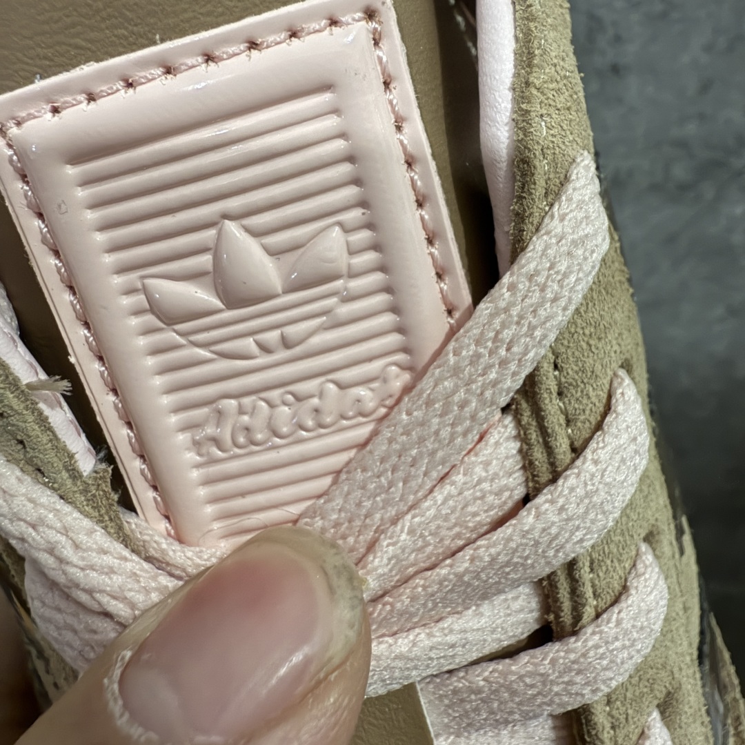 图片[6]-【T版纯原跑量】AD Original Gazelle Indoor Trainers 瞪羚室内鞋系列低帮复古百搭休闲运动德训风板鞋 JR8028 同价位中品质最佳 最优选择版本 原厂翻毛皮料 翻毛效果 卡色与原版无差别 正确半透大底 大底厚度质感比市面好很多 完美版型 实拍可感受 随意对比可匹敌任何价位品质 全套原纸板楦头开发 每道工序同步公司流程 确保原汁原味 中底原厂特供纳米纤维板 区别市面劣质纸板中底 原厂海玻璃鞋垫 中置乳胶足弓支撑垫 正确3/2横条宽版背胶 一比一鞋头弧度高度鞋身弧度 烫金亮度高频深浅同步原鞋 原厂港宝加持定型后跟R度完美 原厂高频磨具加持 Logo字体 凹凸明显 轮廓分明 描漆定位精准 三道杠为尖角45°锯齿状 高频立体感很强 区别圆形锯齿 已最大程度还原公司 欢迎对比 尺码：35.5 36 36.5 37 38 38.5 39 40 40.5 41 42 42.5 43 44 44.5 45-选品中心