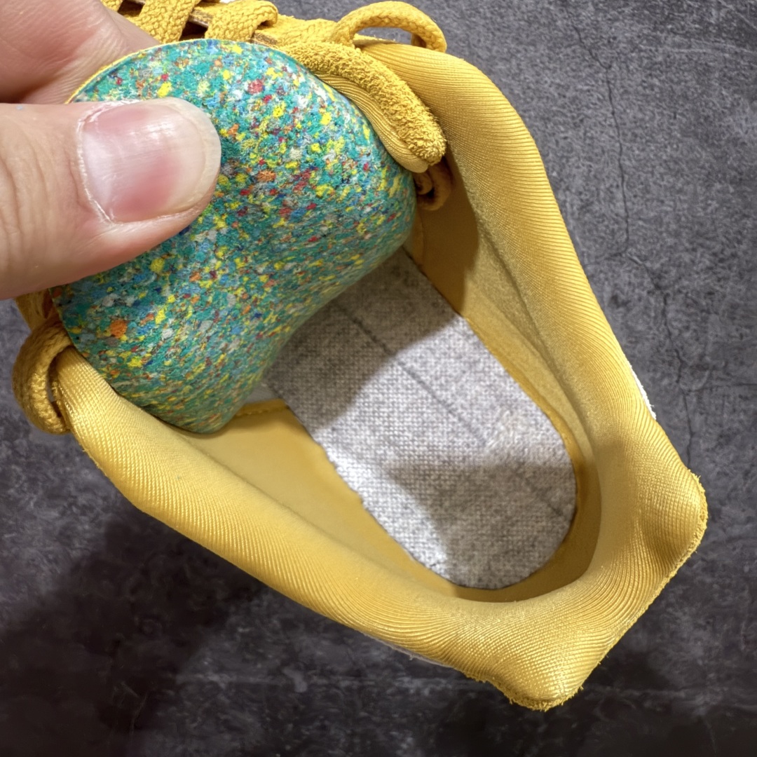 图片[8]-【Top纯原版】彪马PUMA Speedcat Archive Speed Cat系列美拉德风 舒适百搭 防滑耐磨 低帮 生活休闲鞋 男女同款 黄色 398846-06 目前市场最优版本 无论是版型 细节 烫金走线 完全碾压市场任意版本 欢迎对比🆚 工厂耗时3个月开发 原装档案原数据纸版楦型 采用固色翻毛皮鞋面材质(正确二次成型\’猛帮\’成型工艺🆚区别市面版本!!) 外置原数据开发轻量耐磨橡胶大底💪🏻 全球知名运动品牌PUMA宝马赛车系列 融合了宝马车队的标志性配色 以趣味十足又前卫复古的设计引领潮流 将赛道精神融入街头时尚 开启前卫竞速之旅 主打前卫复古风 Roma鞋款的鞋侧以复古的流线造型 缀以宝马经典Logo 巧妙吸睛 而Speedcat鞋款以亮眼三色条纹元素缀以舒适鞋面 赋予了独特的个性美学 演绎赛车的无尽能量 尺码：36-45-选品中心