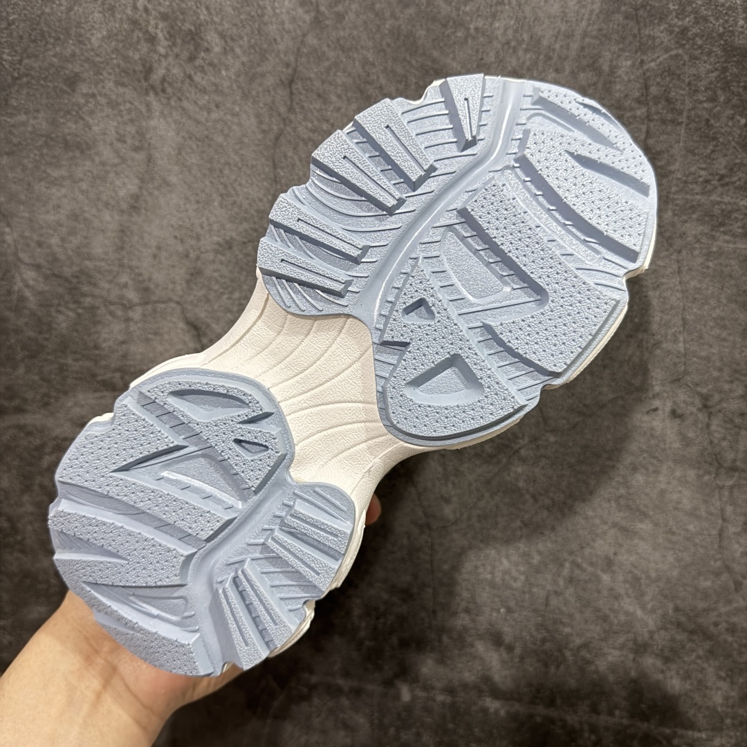 图片[9]-【纯原版】MLB Winner Chunky 25新款 NY百搭舒适休闲潮流运动厚底增高 防滑耐磨 低帮 老爹鞋 男女同款 银色 潮流厚底时尚街头赛博老爹鞋 MLB官方同步出货 虞书欣等众多潮流明星同款 高弹双层MD大底 原楦原档案数据开发版型（完美鞋头弧度/后套收口效果🆚市面文案版本‼️） 原厂立体填充鞋舌海绵 中底注胶孔原数据开发模具大底原厂转印标市面上唯一纯原版本 原材料打造 内增高6cm 原厂1：1模具开发 原厂进口纳米材质 原厂 全套手提袋 原盒雷射防伪标包装 天猫订单品质 官网尺码：35 36 36.5 37.5 38 38.5 39 40 40.5 41 42 42.5 43 44 45-选品中心