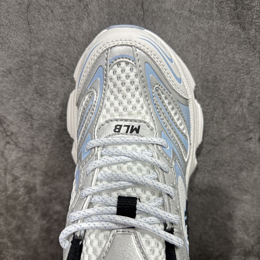 图片[5]-【纯原版】MLB Winner Chunky 25新款 NY百搭舒适休闲潮流运动厚底增高 防滑耐磨 低帮 老爹鞋 男女同款 银色 潮流厚底时尚街头赛博老爹鞋 MLB官方同步出货 虞书欣等众多潮流明星同款 高弹双层MD大底 原楦原档案数据开发版型（完美鞋头弧度/后套收口效果🆚市面文案版本‼️） 原厂立体填充鞋舌海绵 中底注胶孔原数据开发模具大底原厂转印标市面上唯一纯原版本 原材料打造 内增高6cm 原厂1：1模具开发 原厂进口纳米材质 原厂 全套手提袋 原盒雷射防伪标包装 天猫订单品质 官网尺码：35 36 36.5 37.5 38 38.5 39 40 40.5 41 42 42.5 43 44 45-选品中心